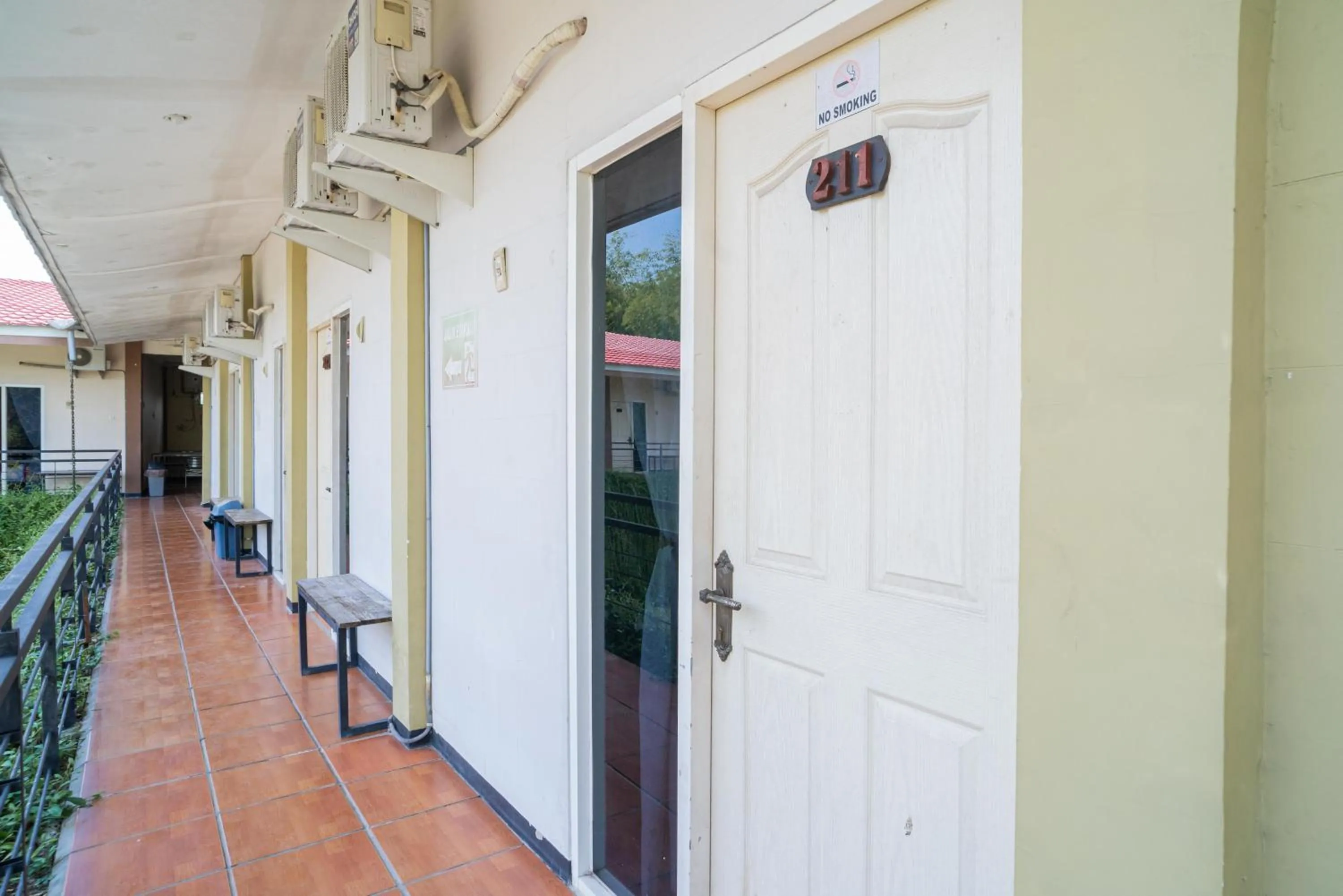 Patio in RedDoorz Plus Syariah At Lotus Hotel Bojonegoro