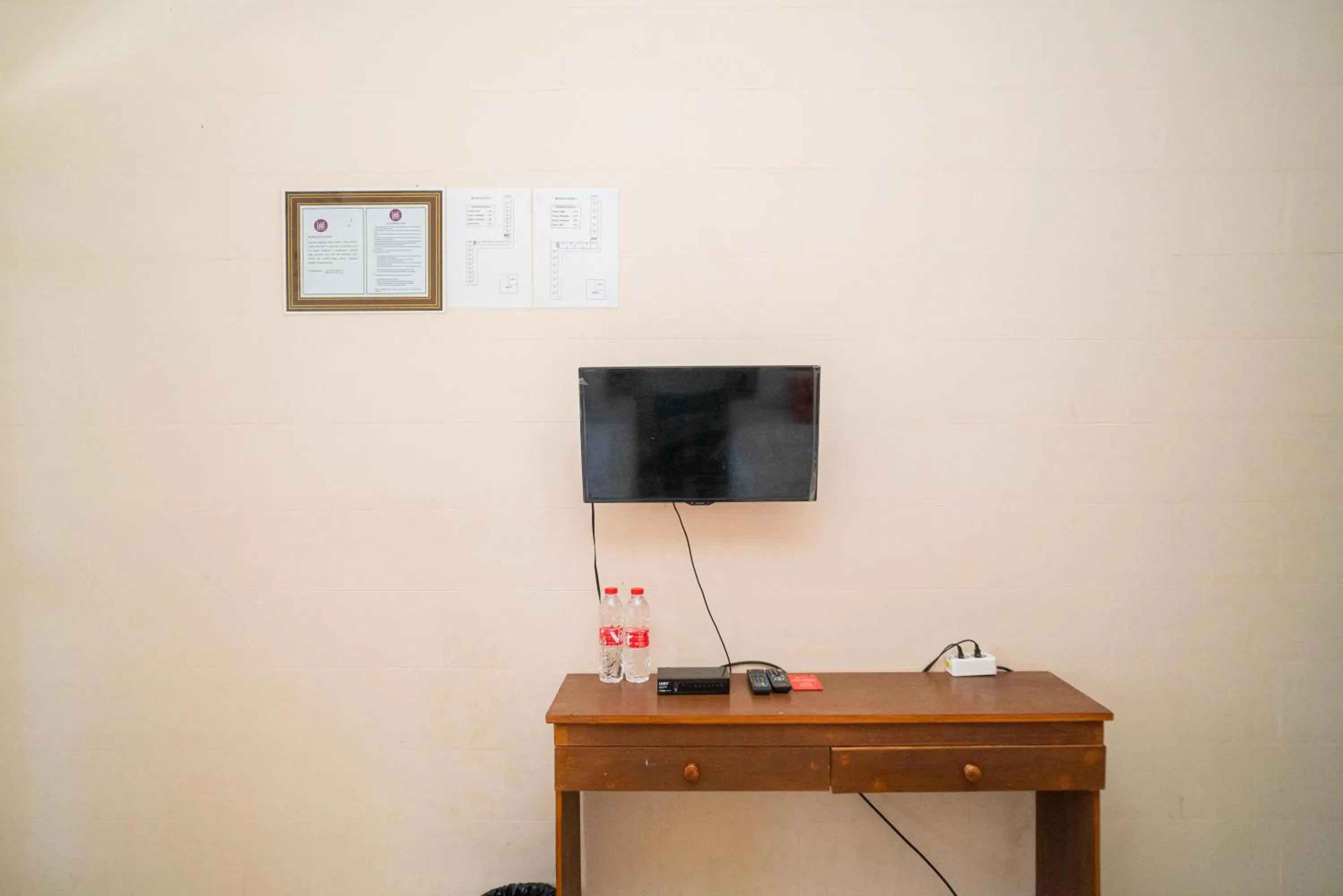 Bedroom in RedDoorz Plus Syariah At Lotus Hotel Bojonegoro