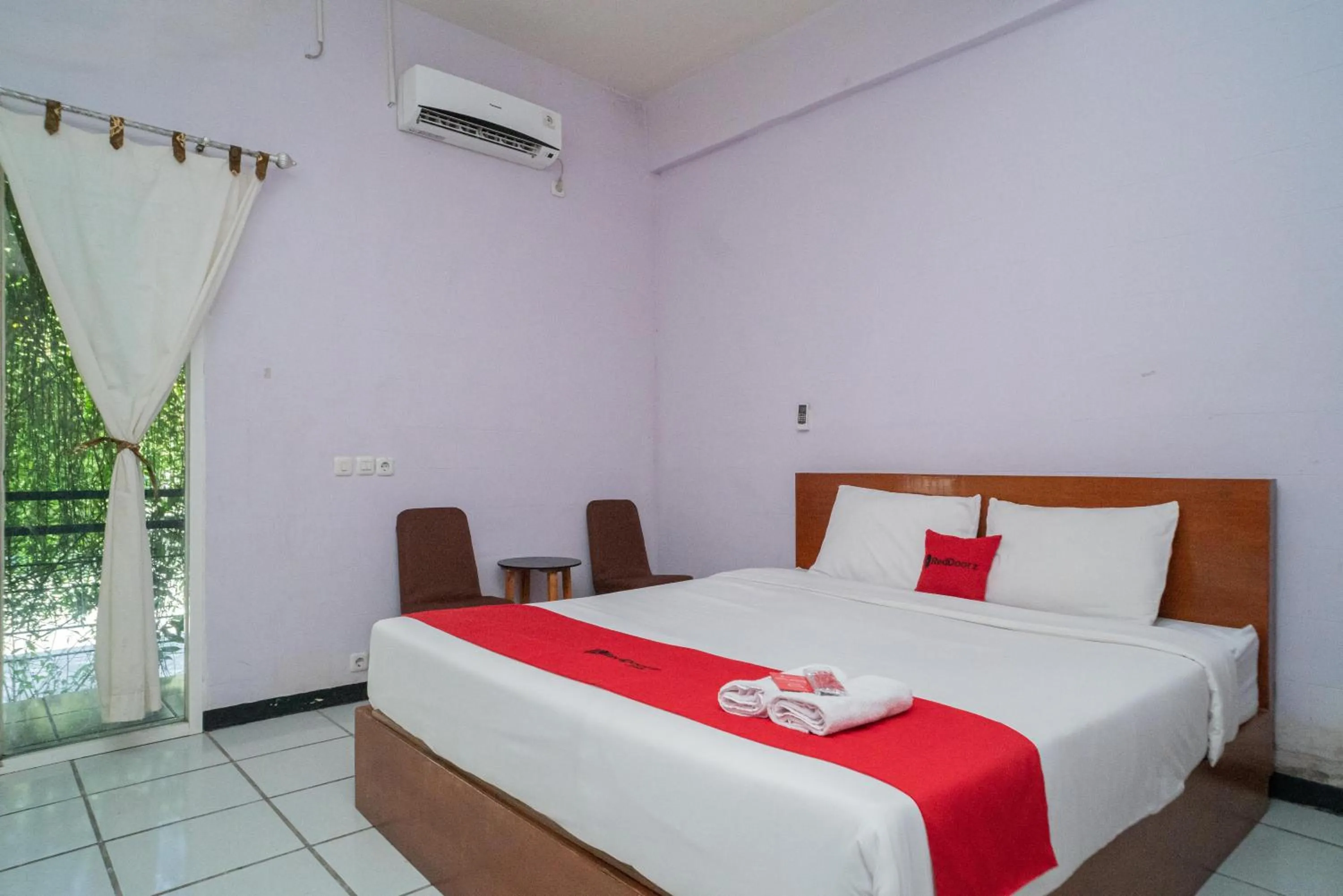Bedroom, Bed in RedDoorz Plus Syariah At Lotus Hotel Bojonegoro