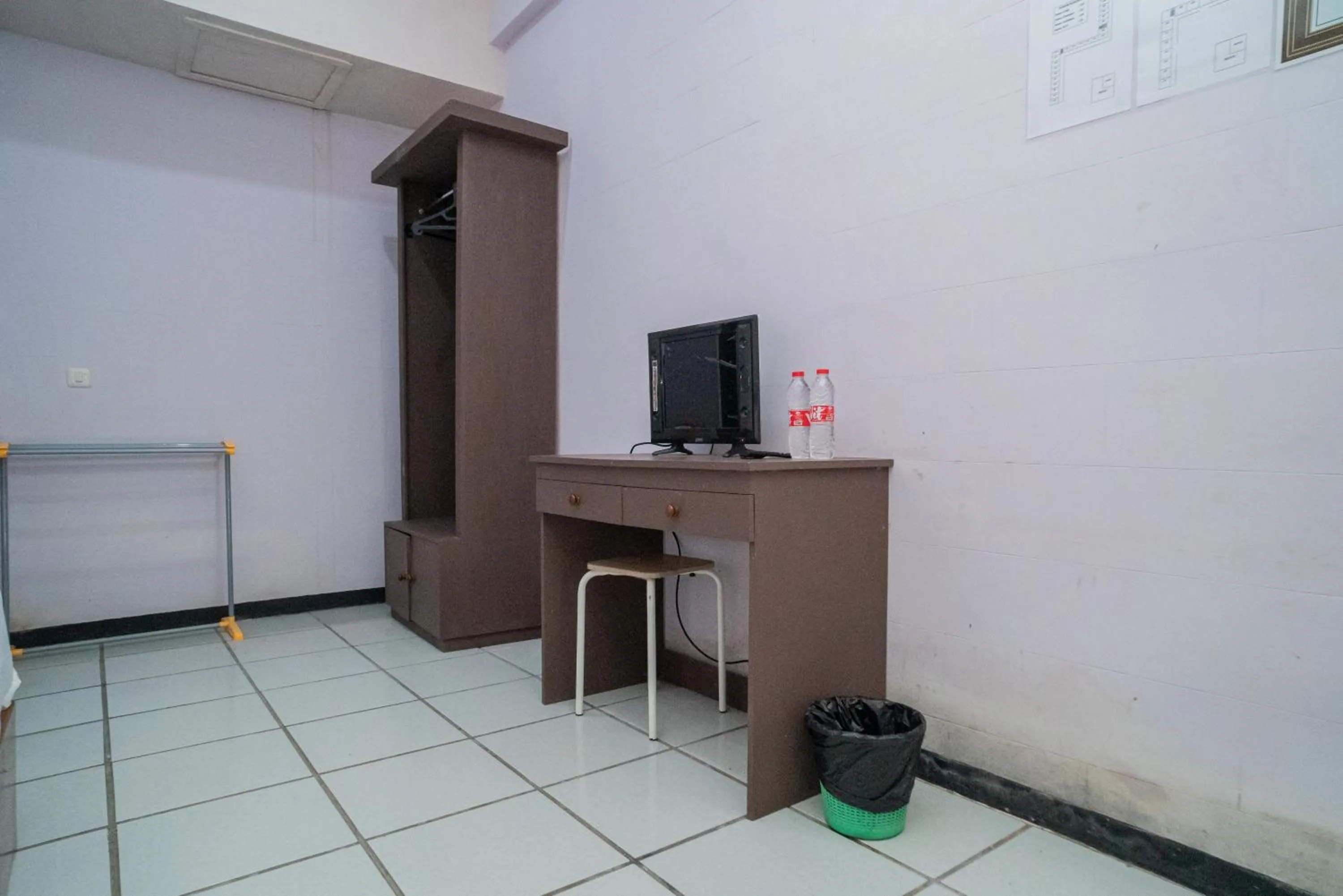 Bedroom in RedDoorz Plus Syariah At Lotus Hotel Bojonegoro