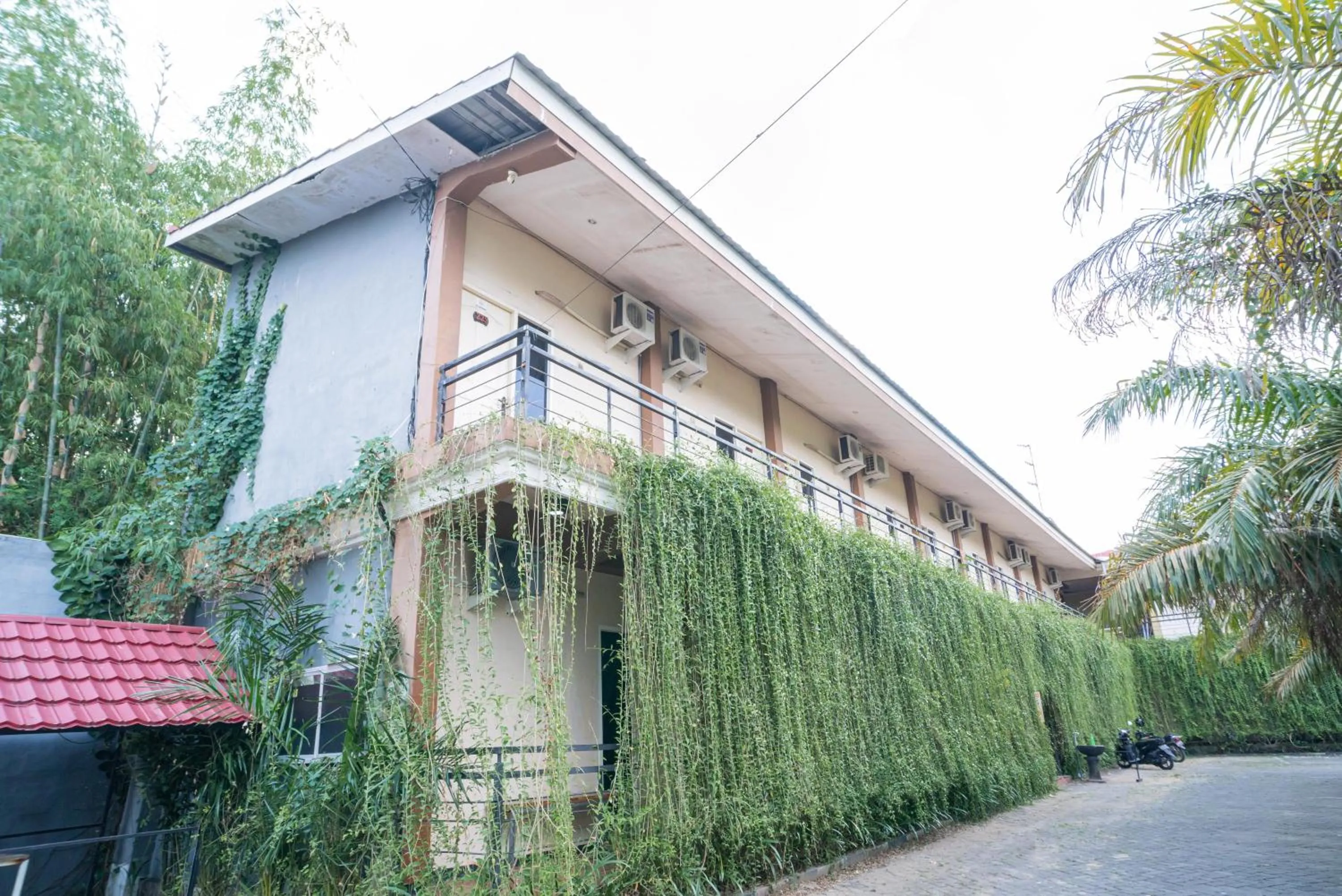 Property building in RedDoorz Plus Syariah At Lotus Hotel Bojonegoro