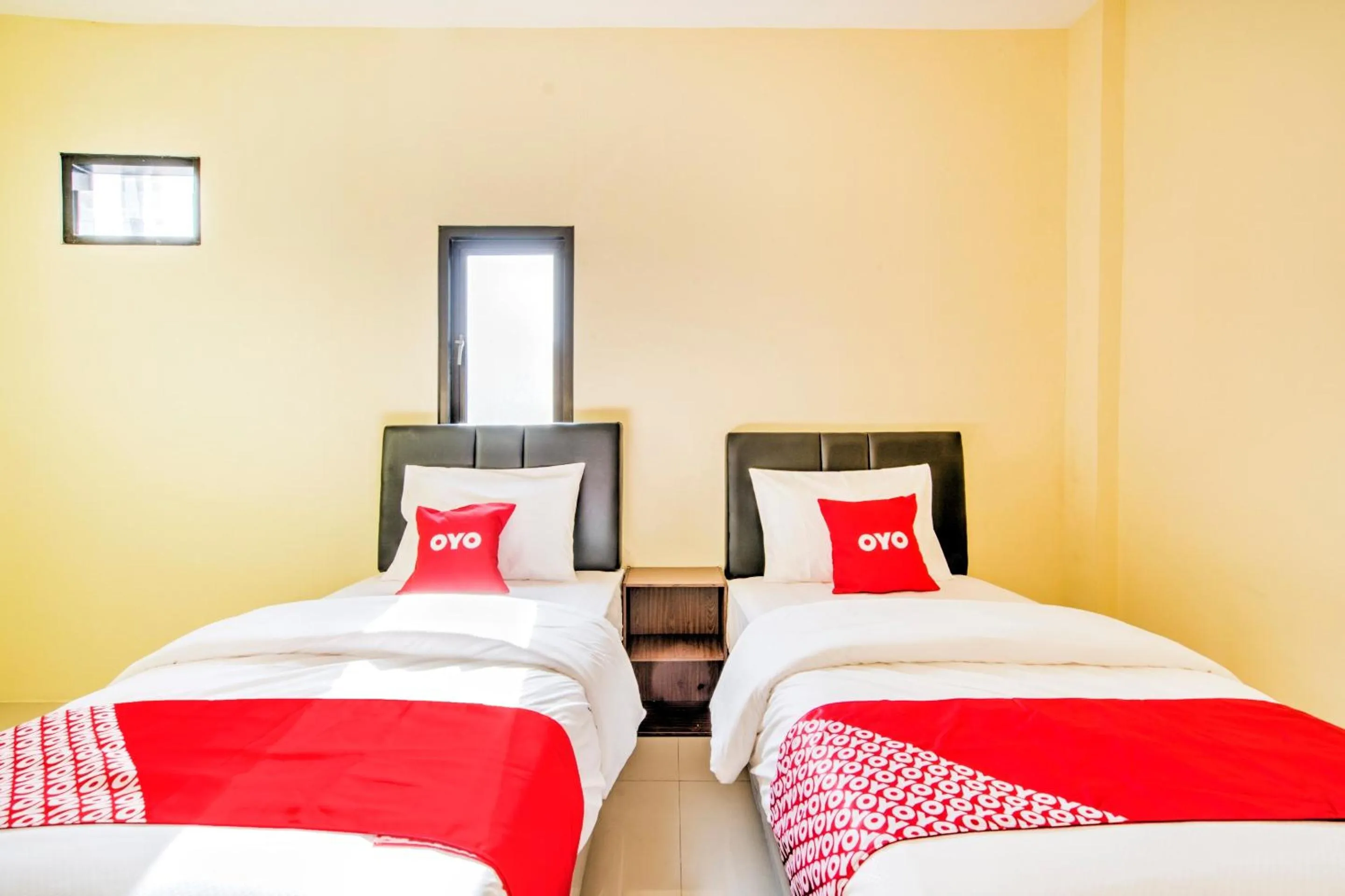 Bedroom, Bed in Hotel O Tebel 19