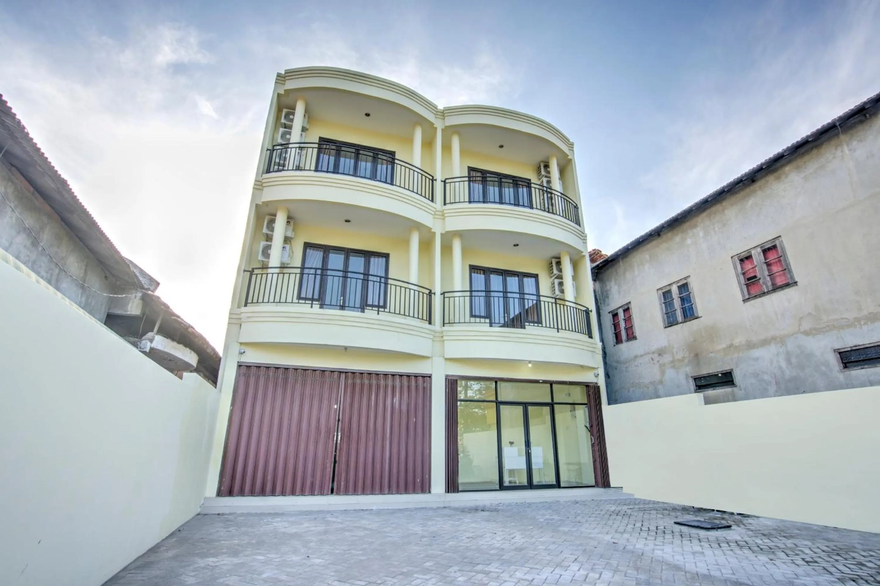 Facade/entrance in Hotel O Tebel 19