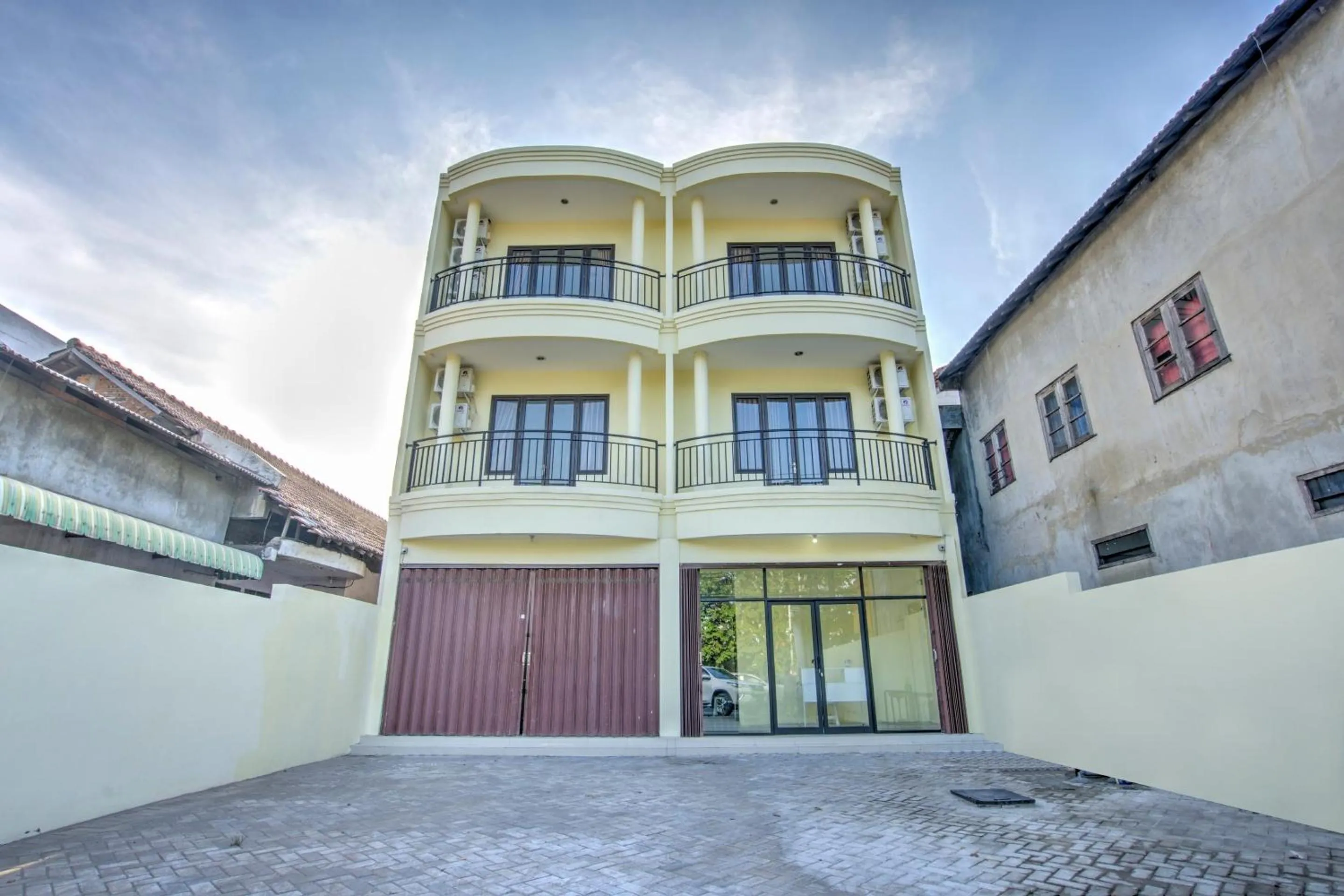 Facade/entrance in Hotel O Tebel 19