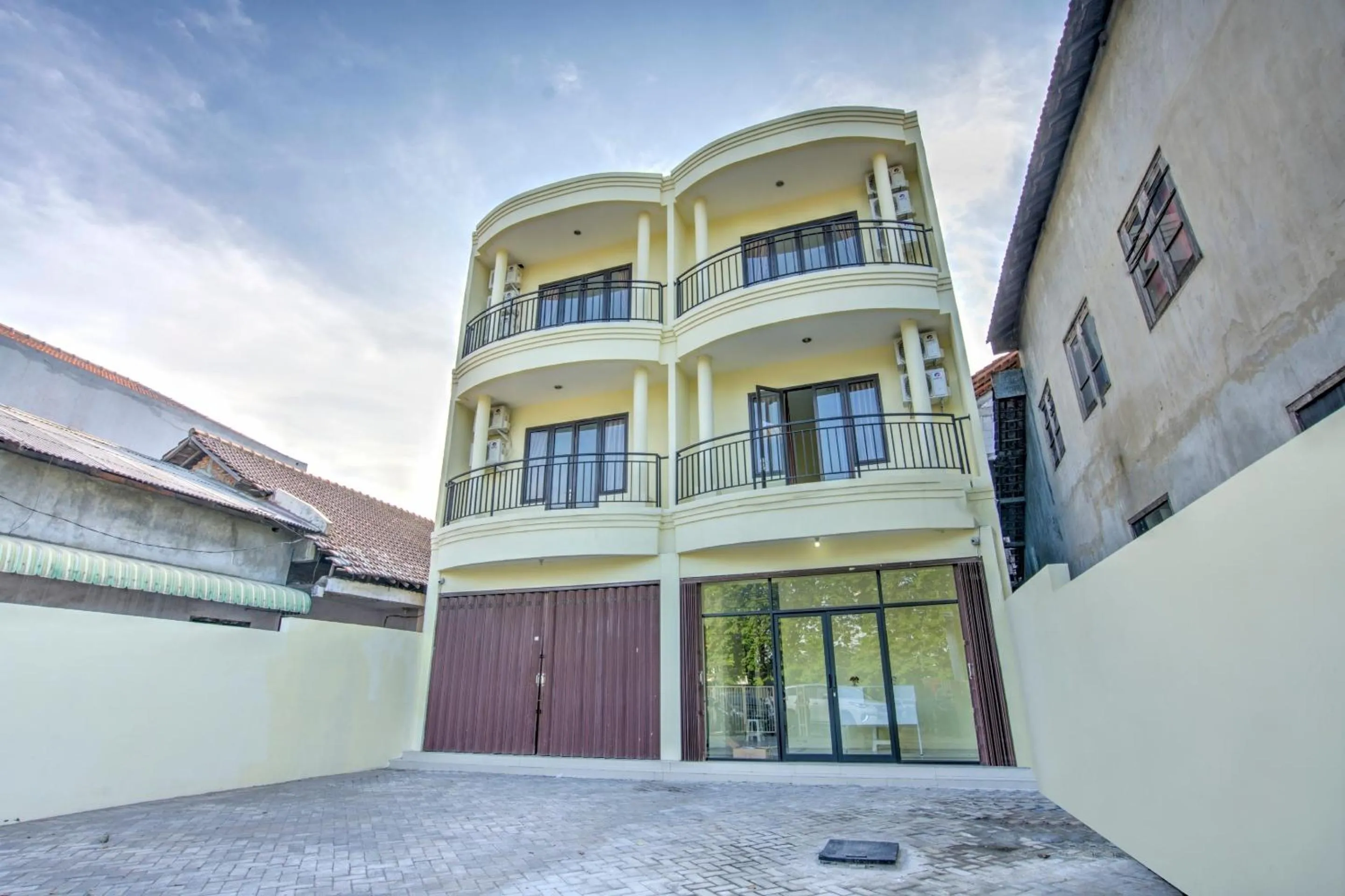 Facade/entrance in Hotel O Tebel 19