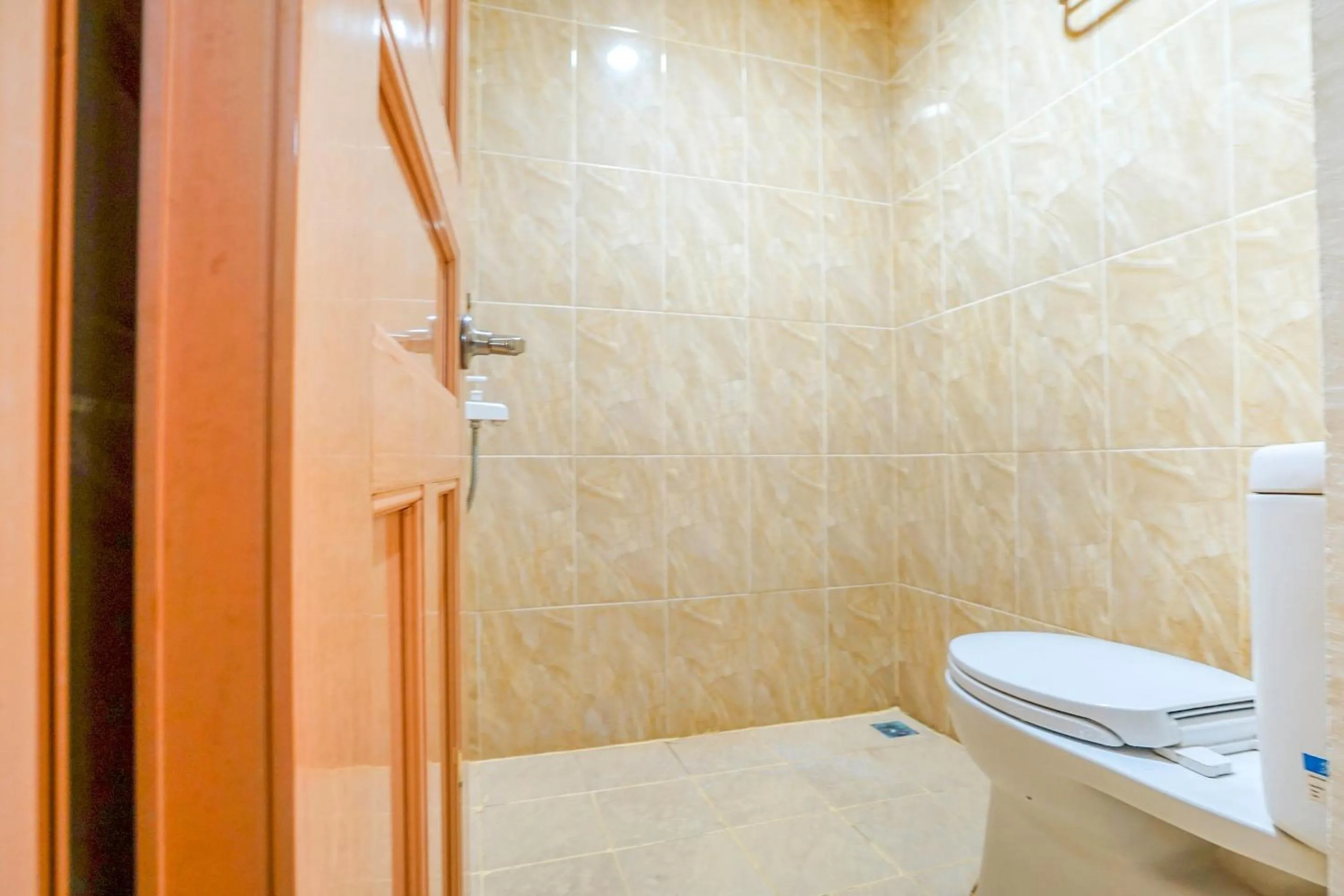 Bathroom in OYO Life 2502 Syariah Triantama Kost