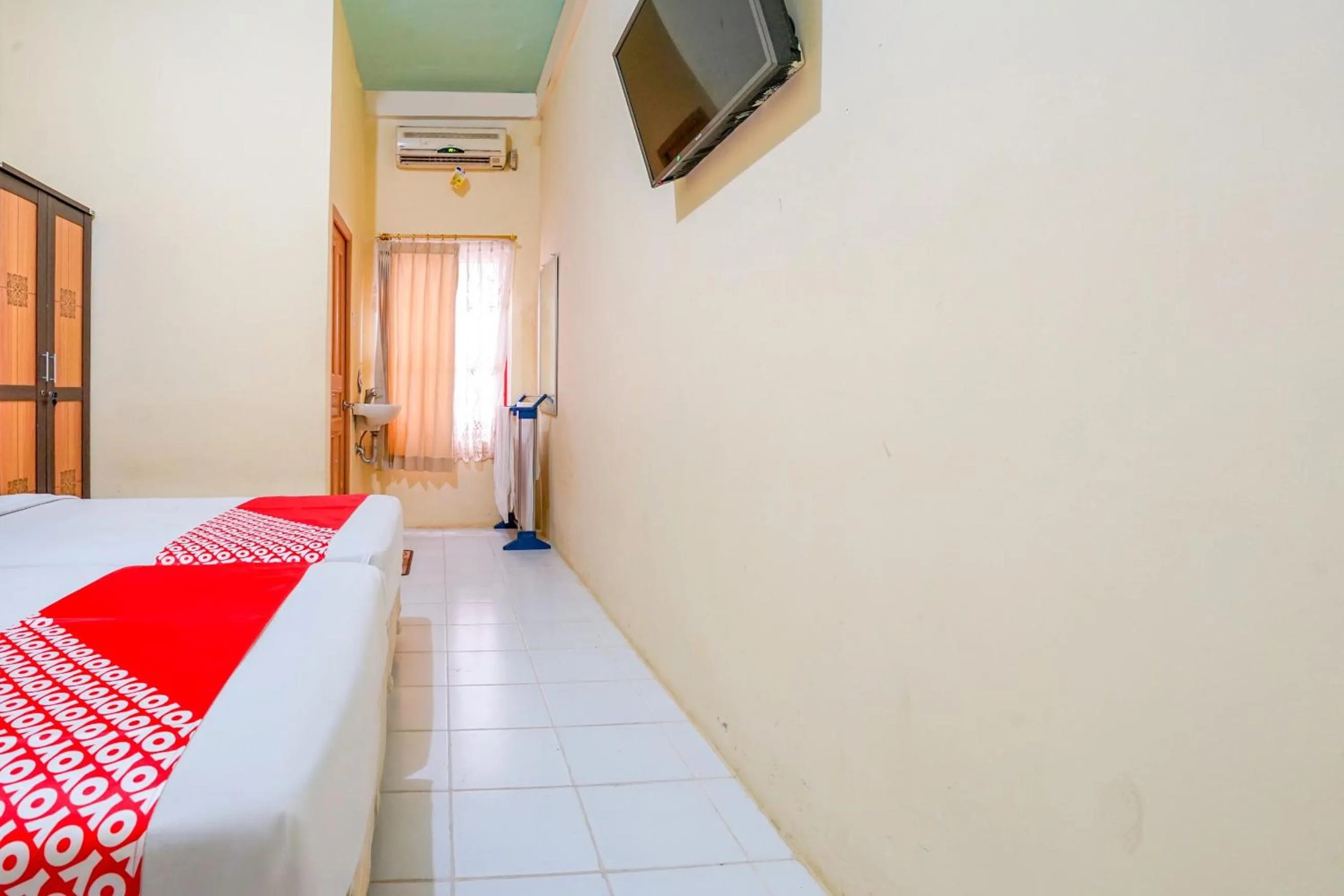 Bedroom, Bed in OYO Life 2502 Syariah Triantama Kost