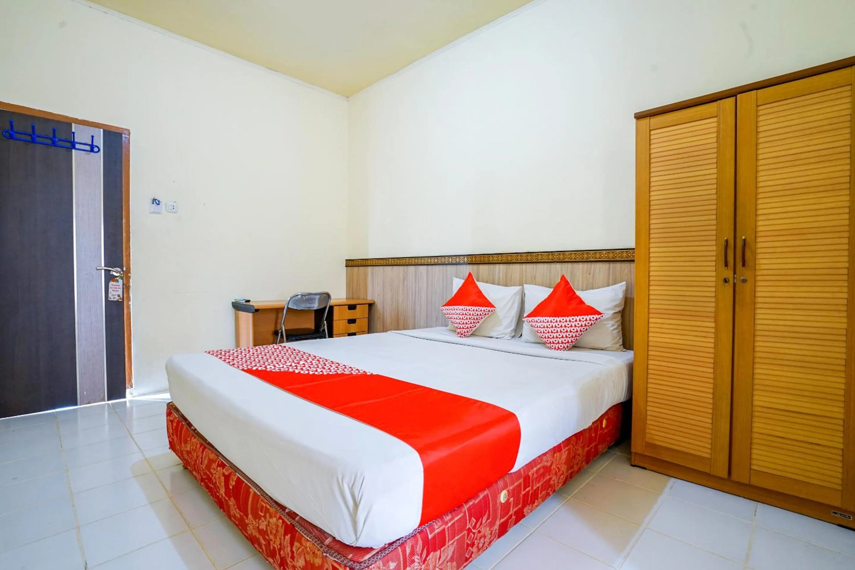 Bedroom, Bed in OYO Life 2502 Syariah Triantama Kost