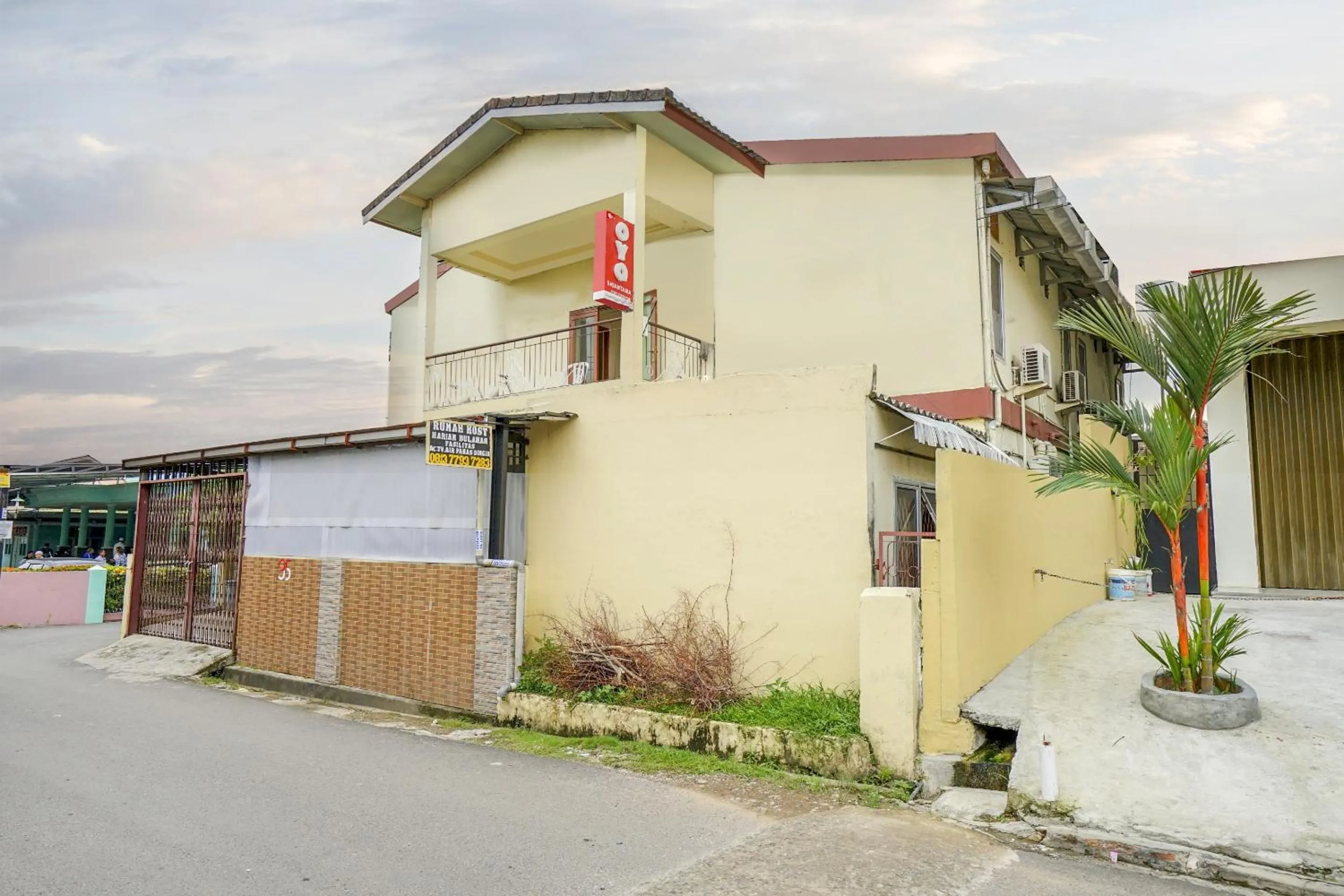Facade/entrance in OYO Life 2502 Syariah Triantama Kost