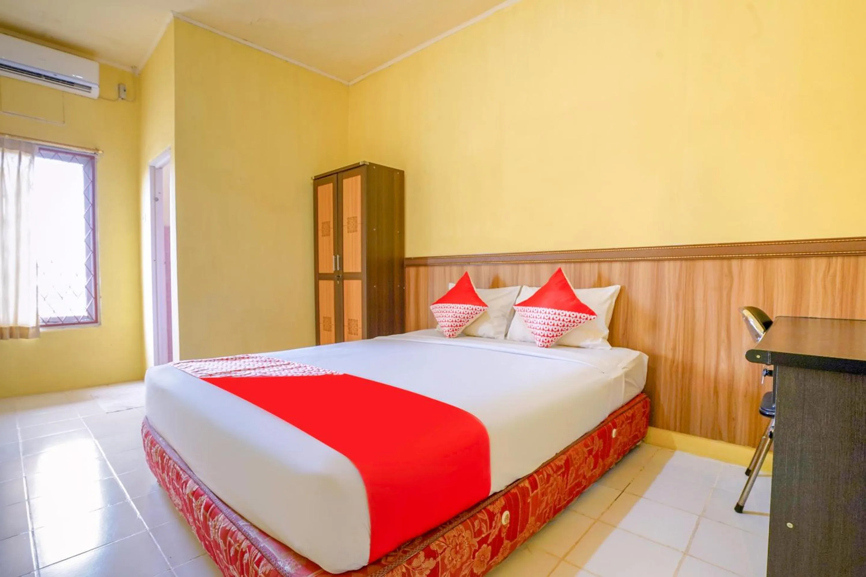 Bedroom, Bed in OYO Life 2502 Syariah Triantama Kost