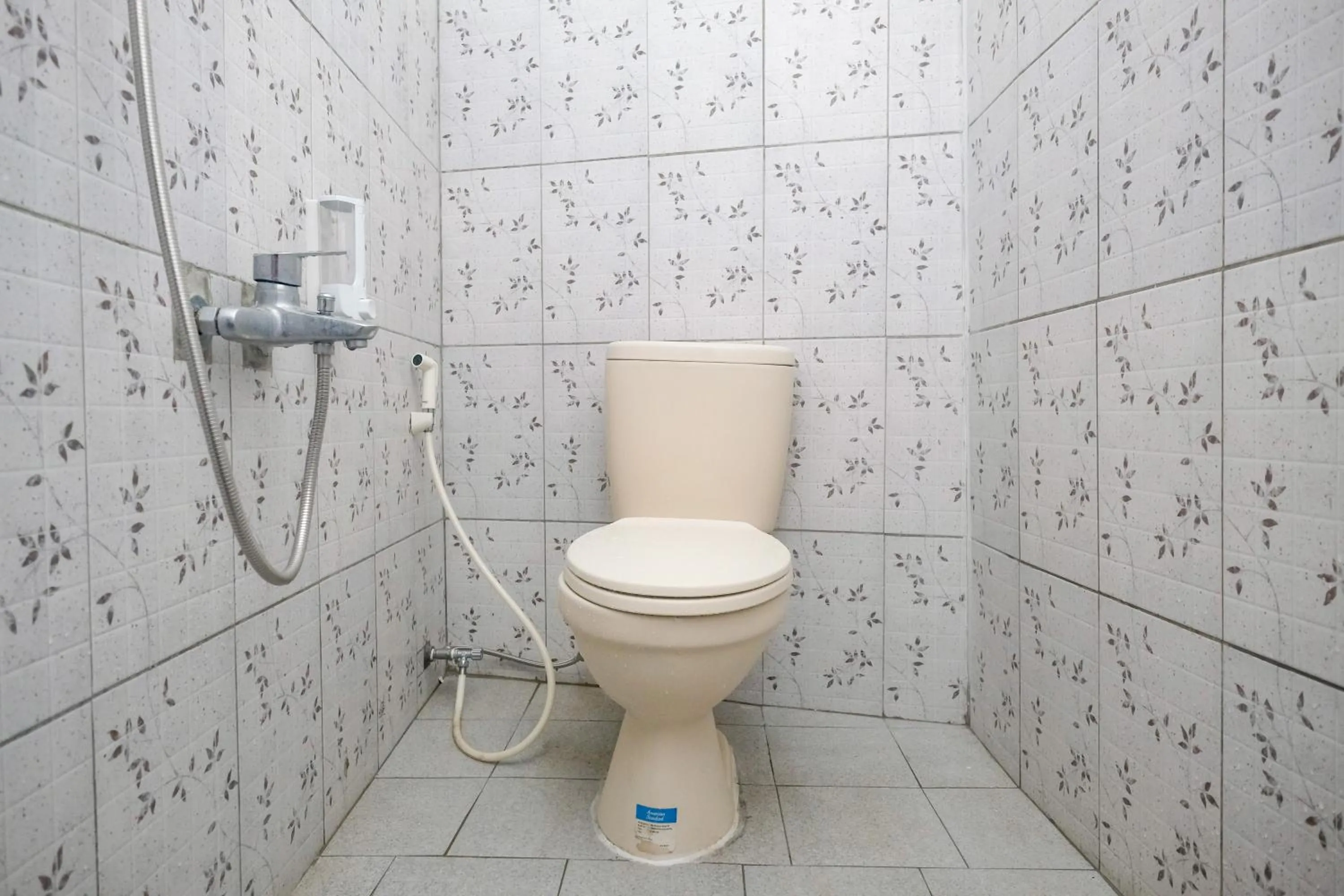 Bathroom in RedDoorz at Mayang Garini 2 Borobudur