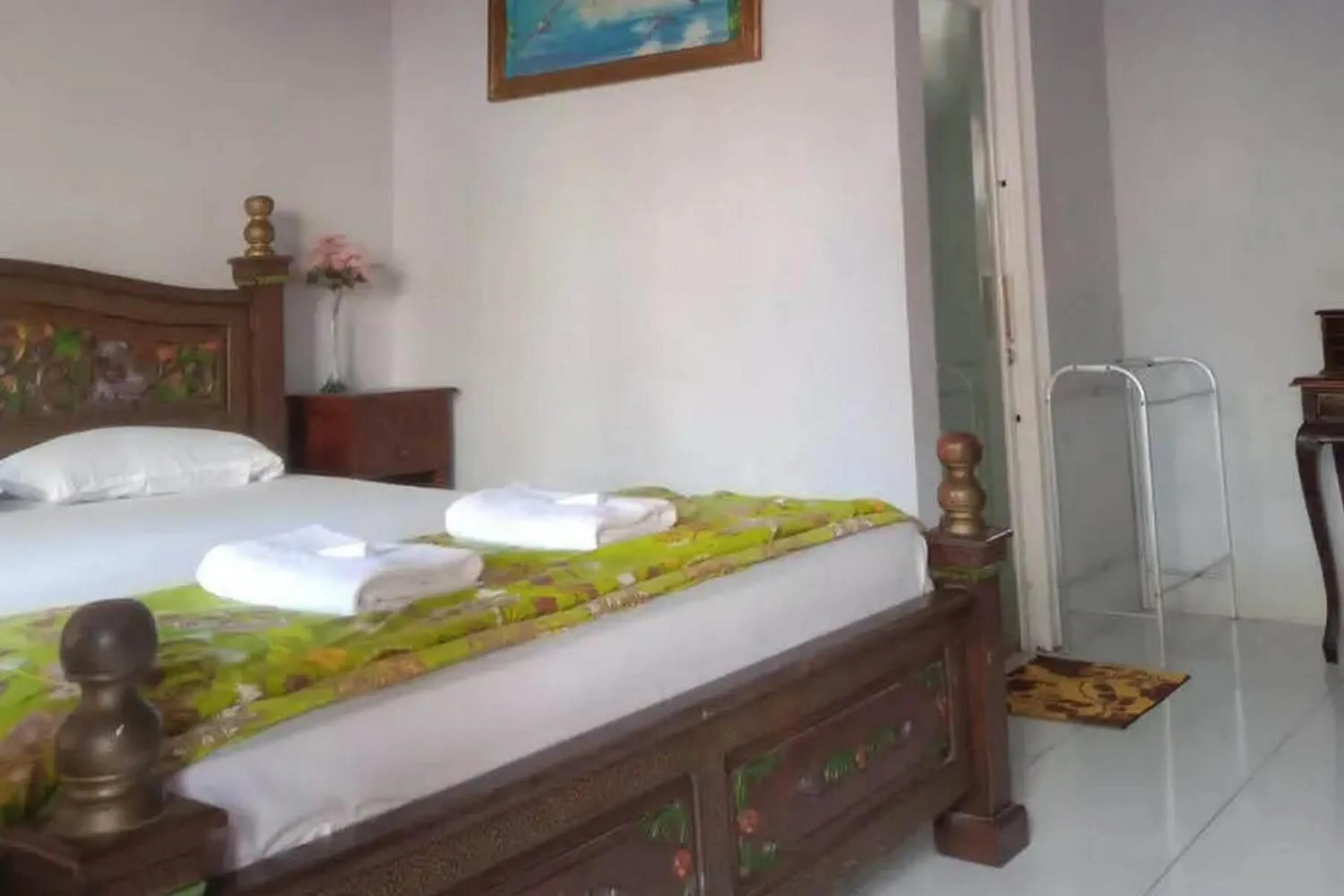 Bed in Puri Karimunjawa RedPartner