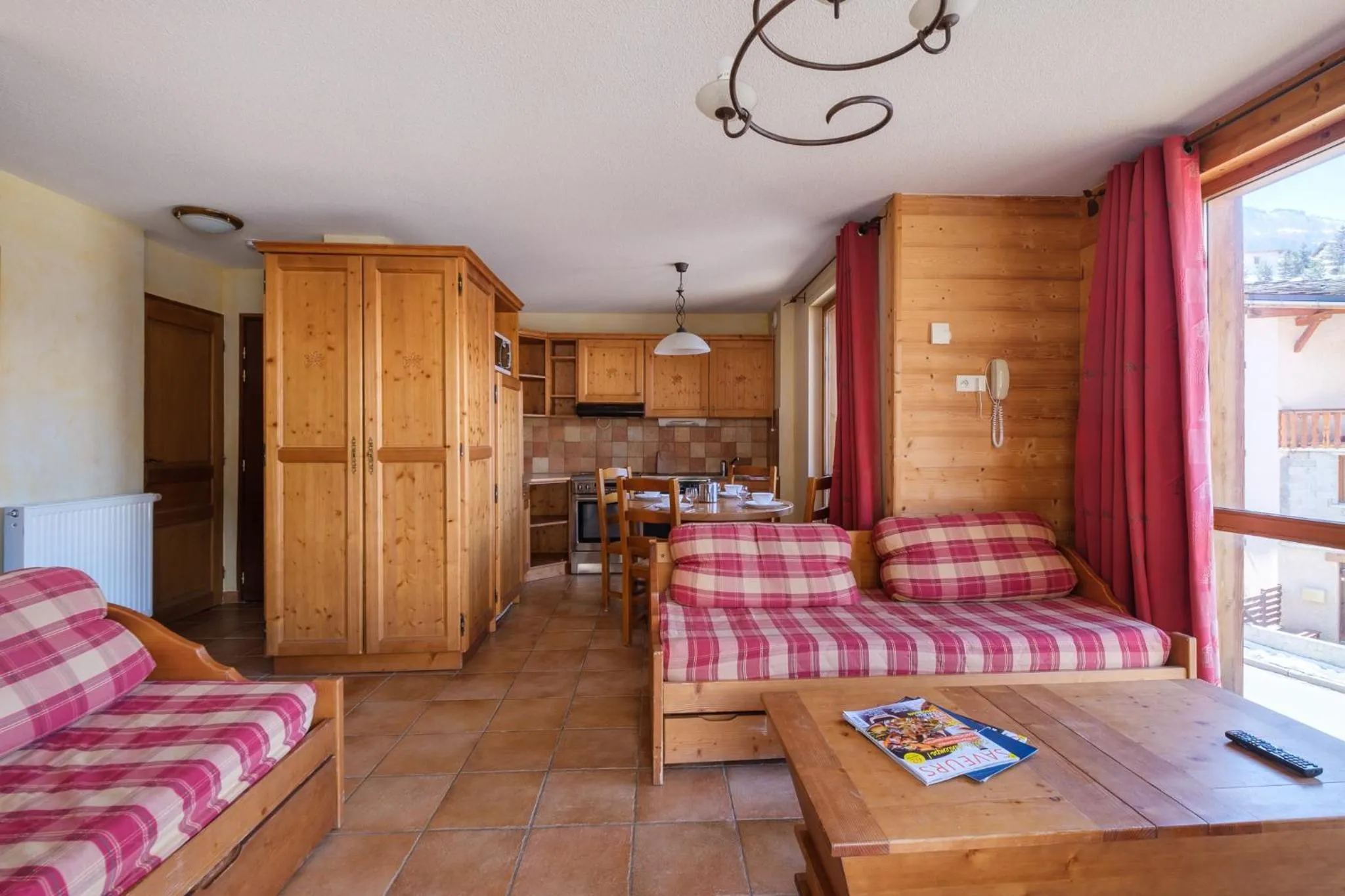 Living room, Bed in Résidence Les Balcons de Val Cenis Village