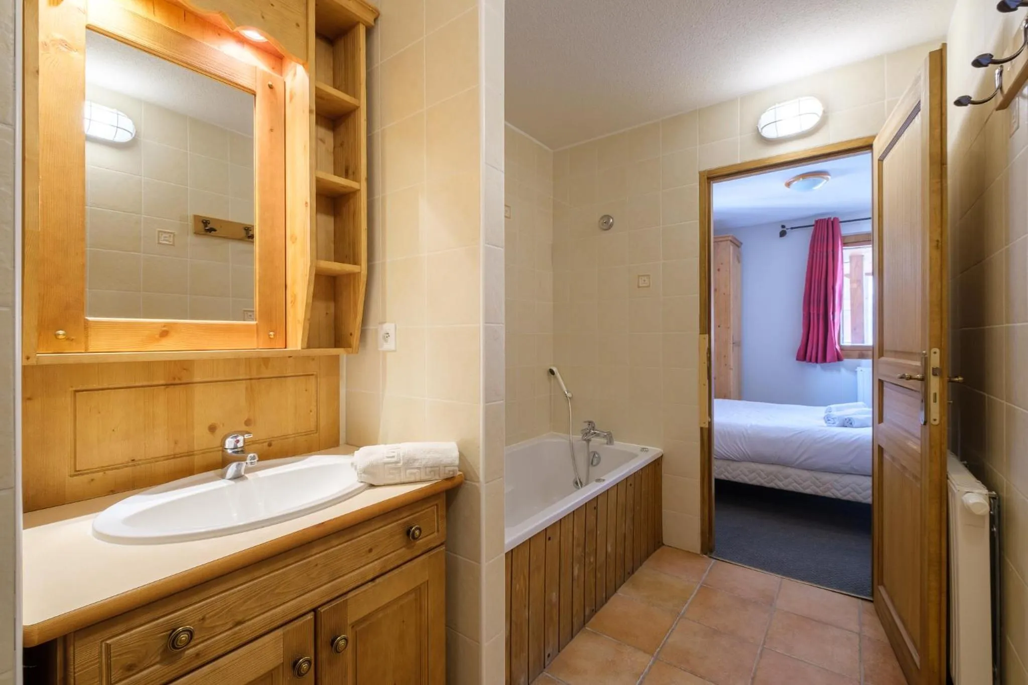 Bathroom, Bed in Résidence Les Balcons de Val Cenis Village