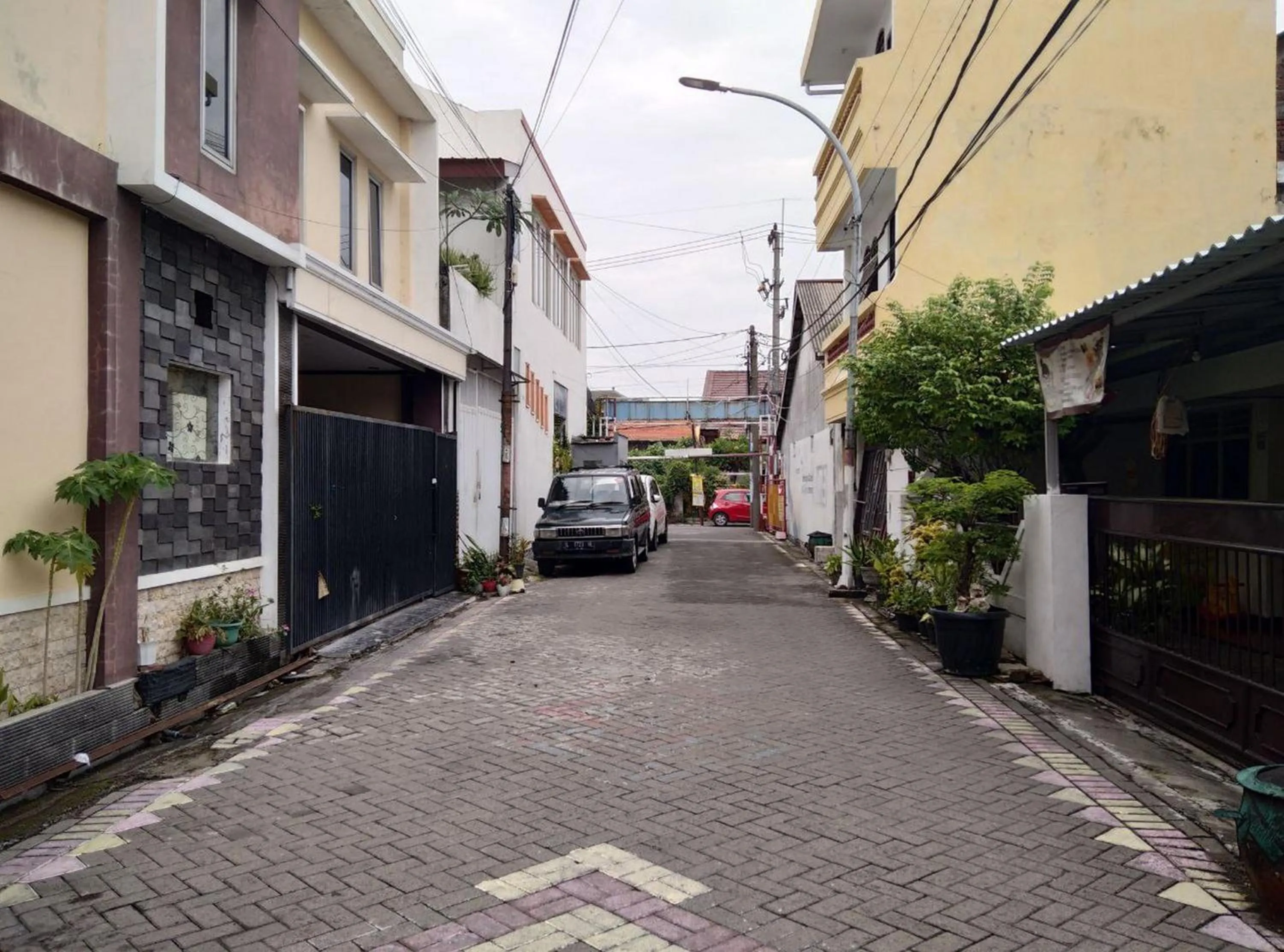 Property building in Gangnam Style Residence Mitra RedDoorz near MERR Surabaya