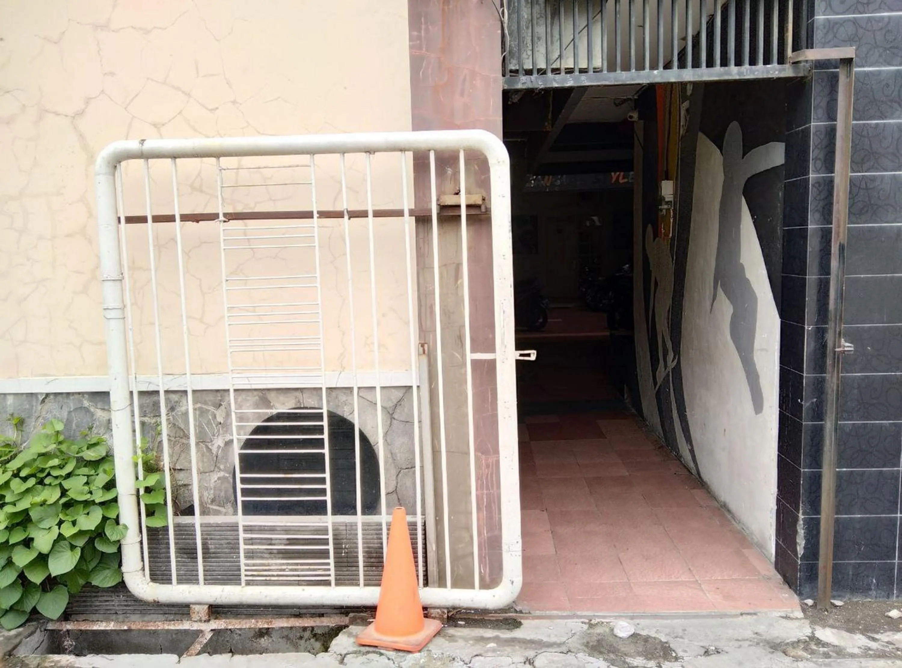 Property building in Gangnam Style Residence Mitra RedDoorz near MERR Surabaya