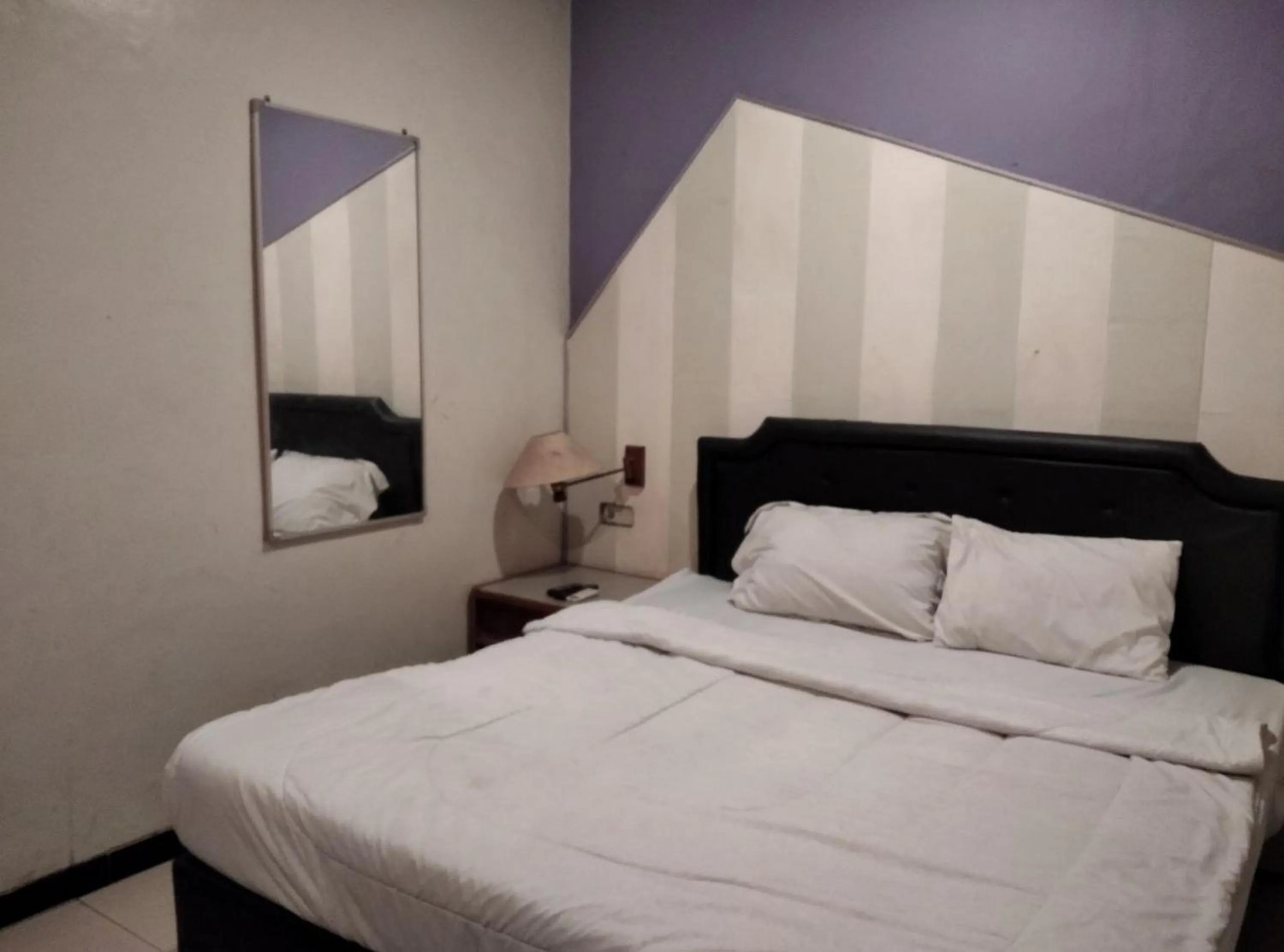 Bed in Gangnam Style Residence Mitra RedDoorz near MERR Surabaya