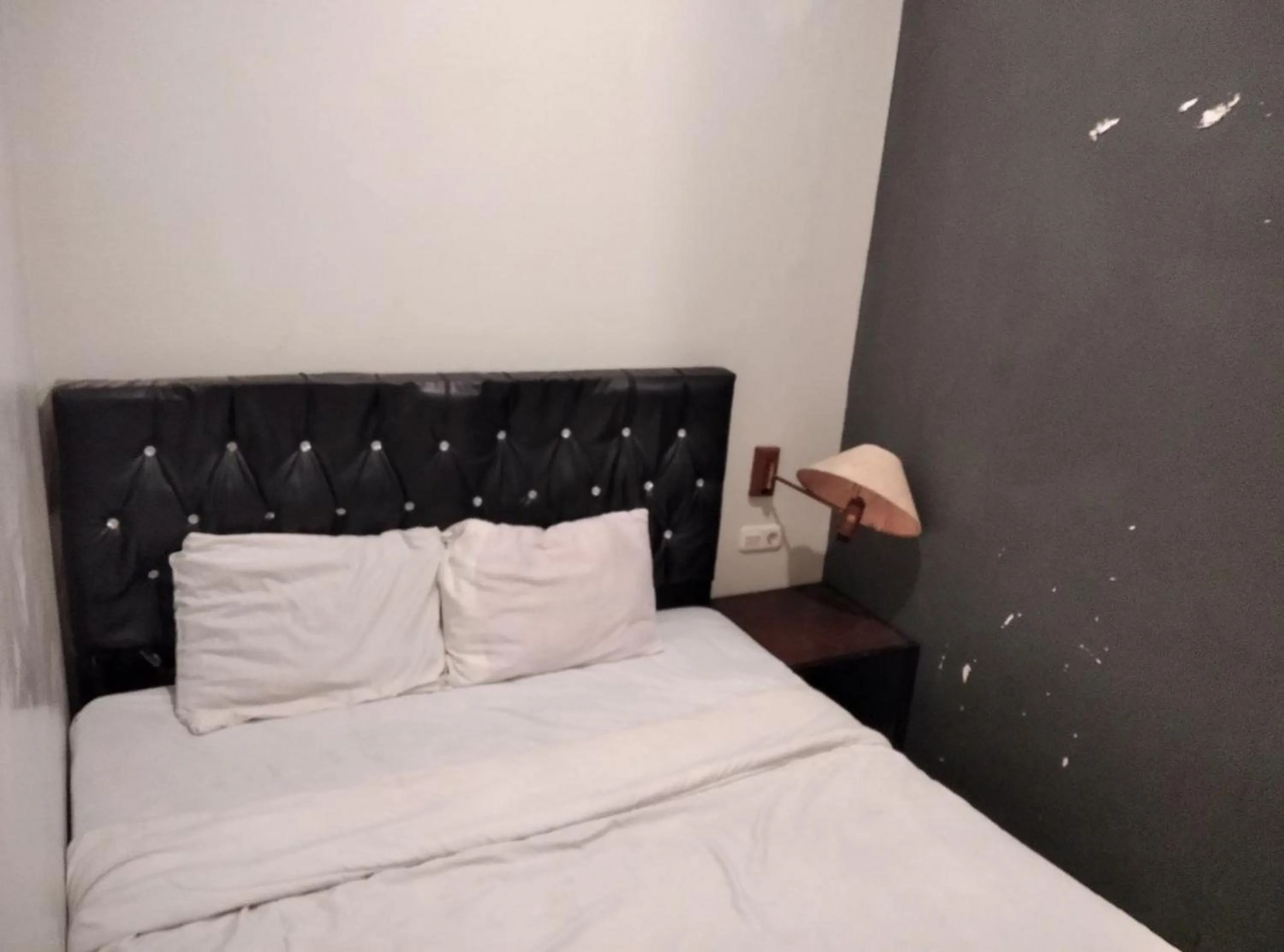 Bed in Gangnam Style Residence Mitra RedDoorz near MERR Surabaya