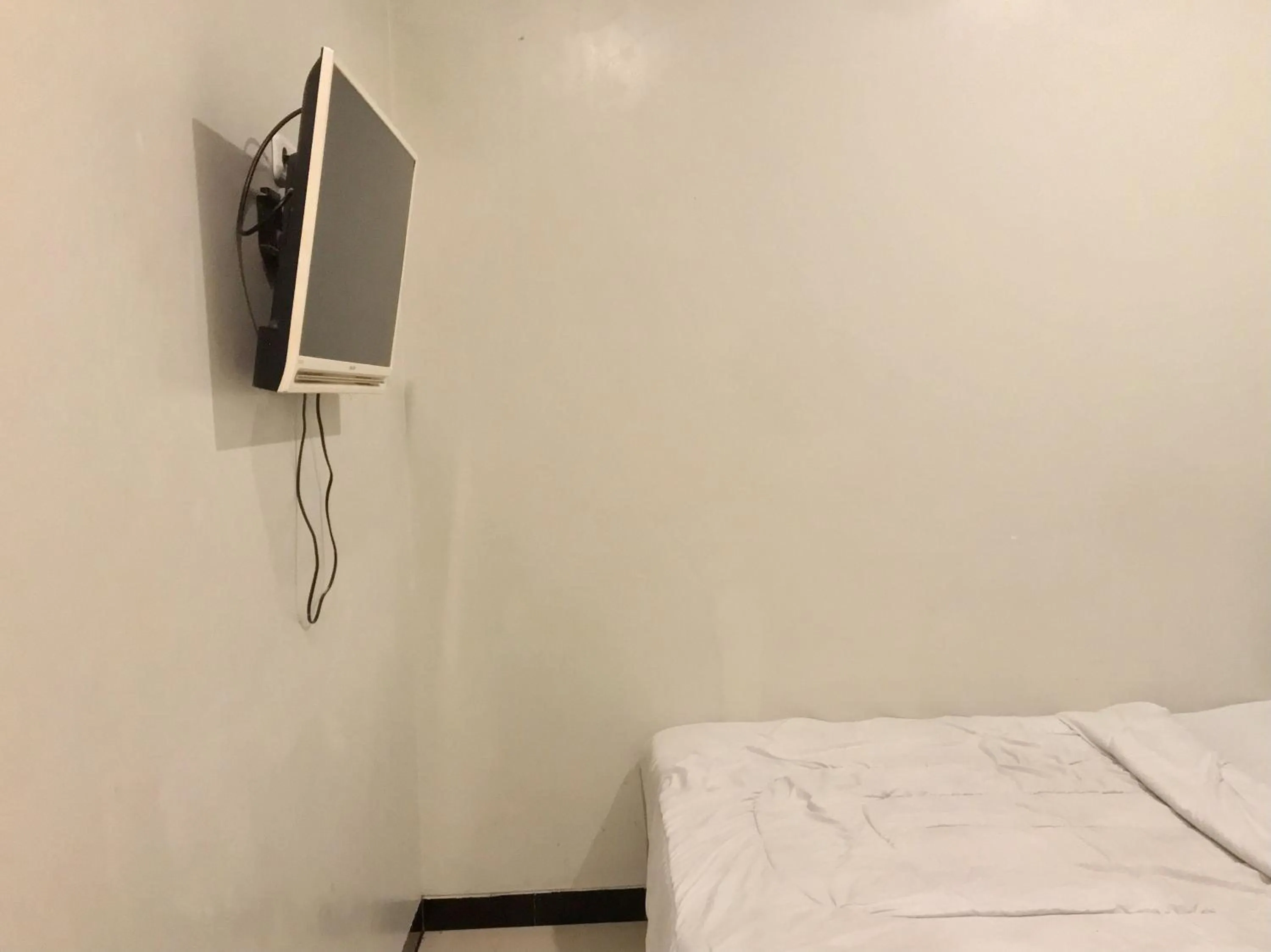 Bedroom, Bed in Gangnam Style Residence Mitra RedDoorz near MERR Surabaya