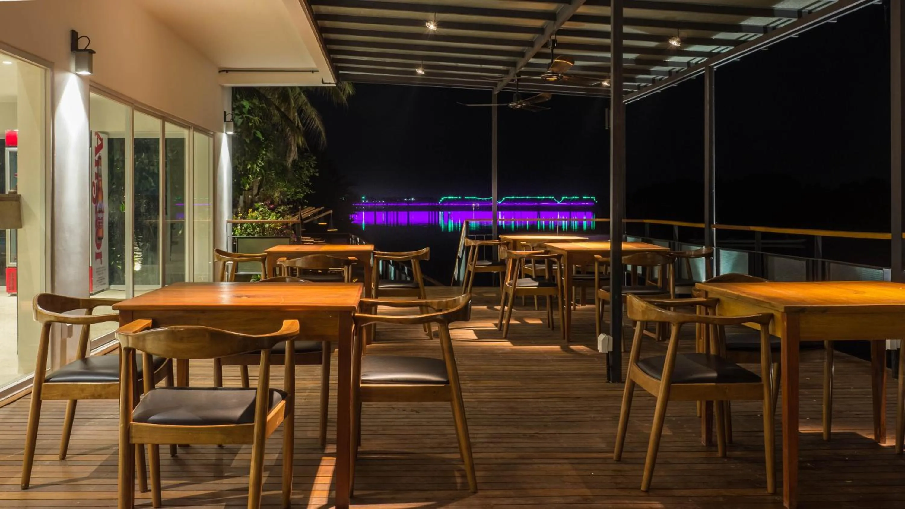 Restaurant/places to eat in The B Resort