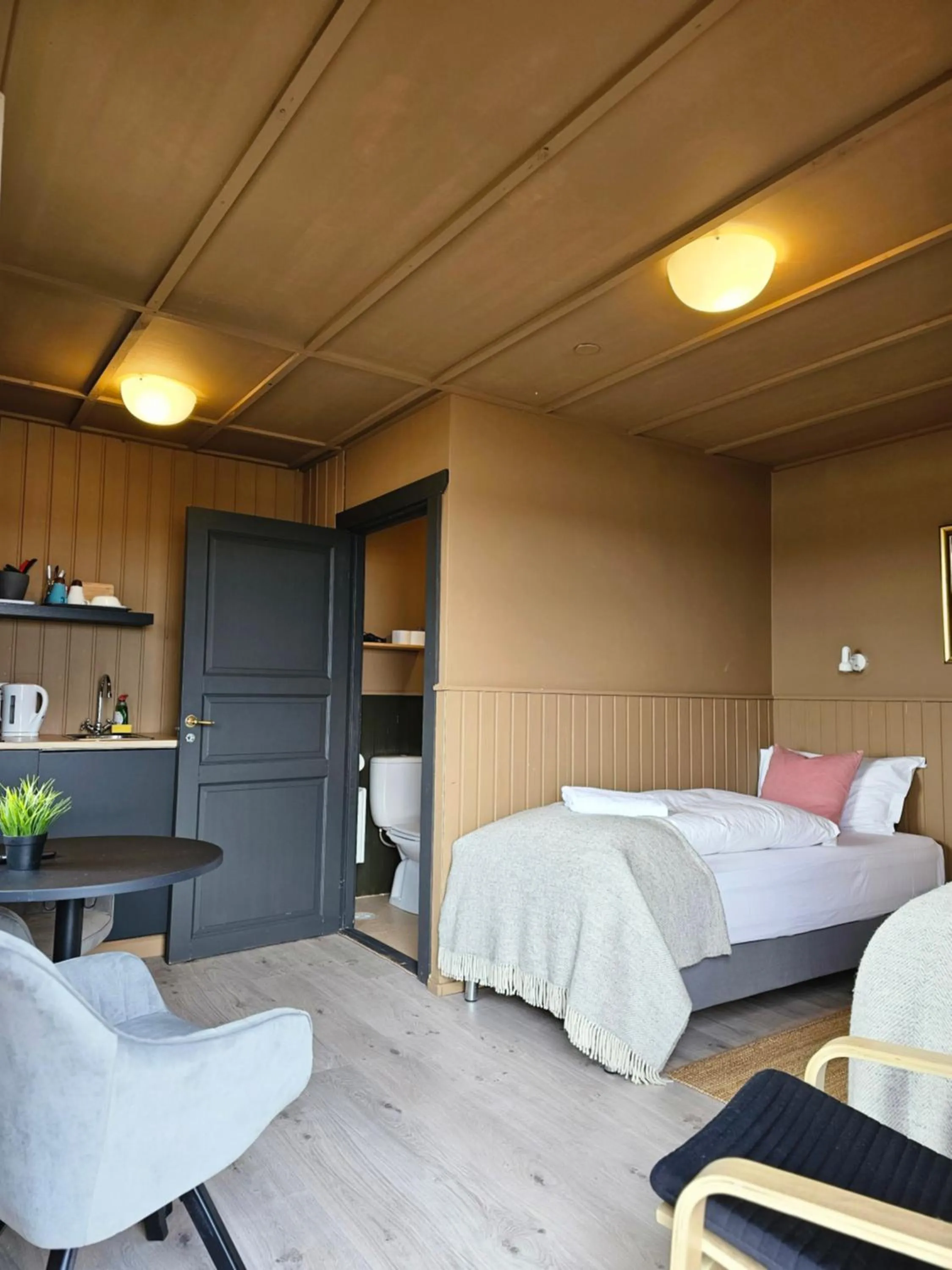 Bed in Riverfront Lodge Hella