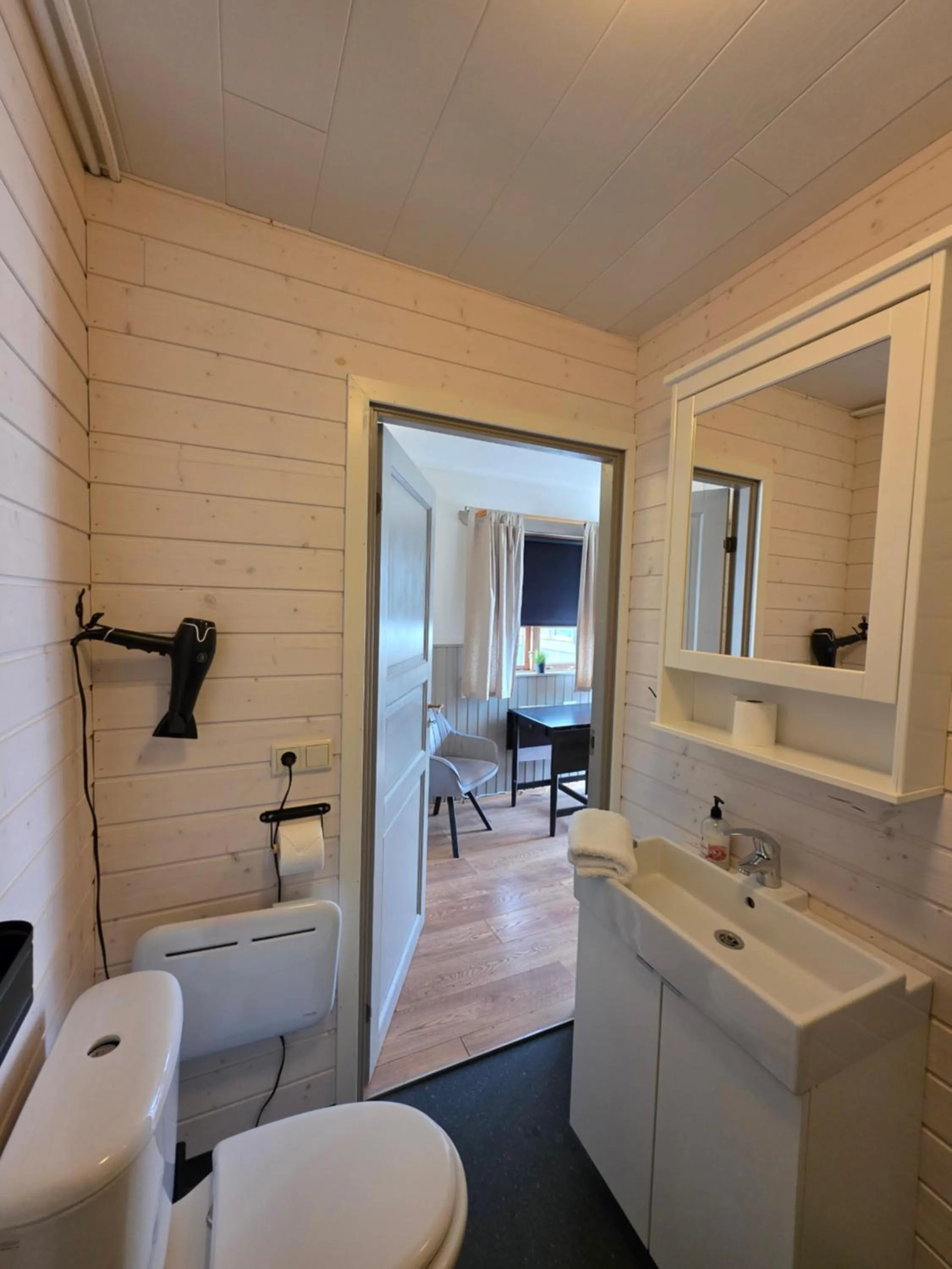 Bathroom in Riverfront Lodge Hella