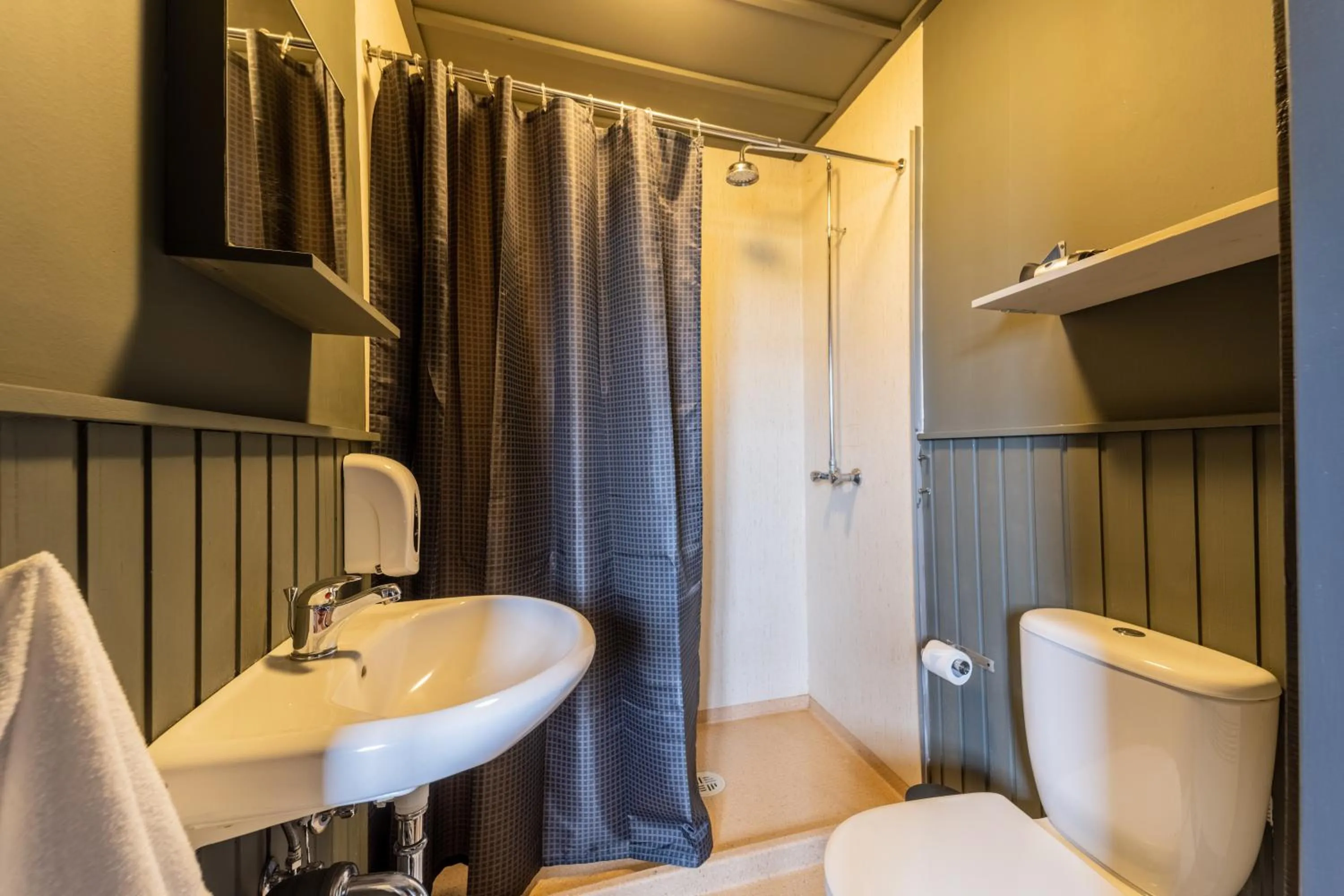 Bathroom in Riverfront Lodge Hella