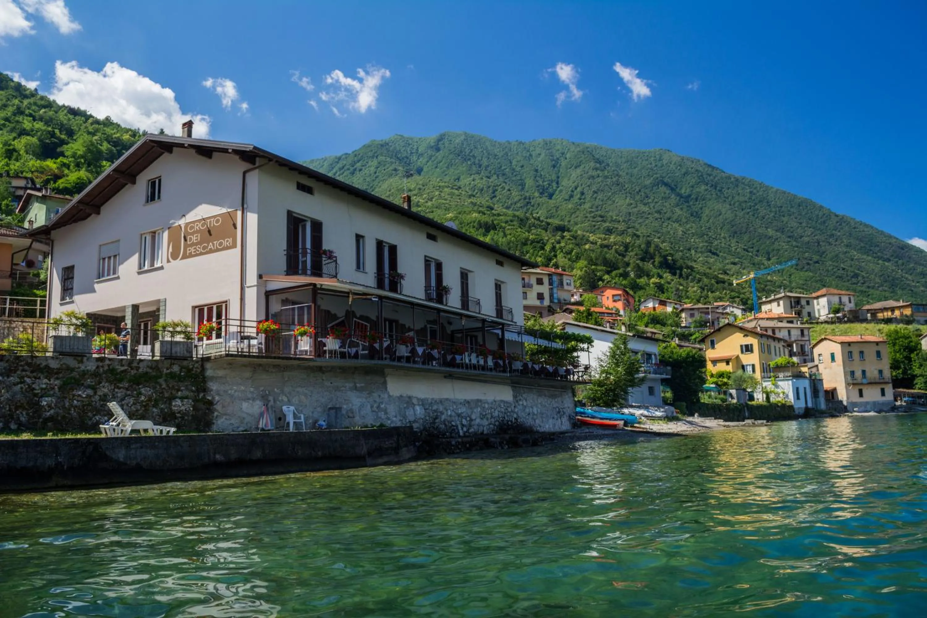 Property building in Crotto dei Pescatori