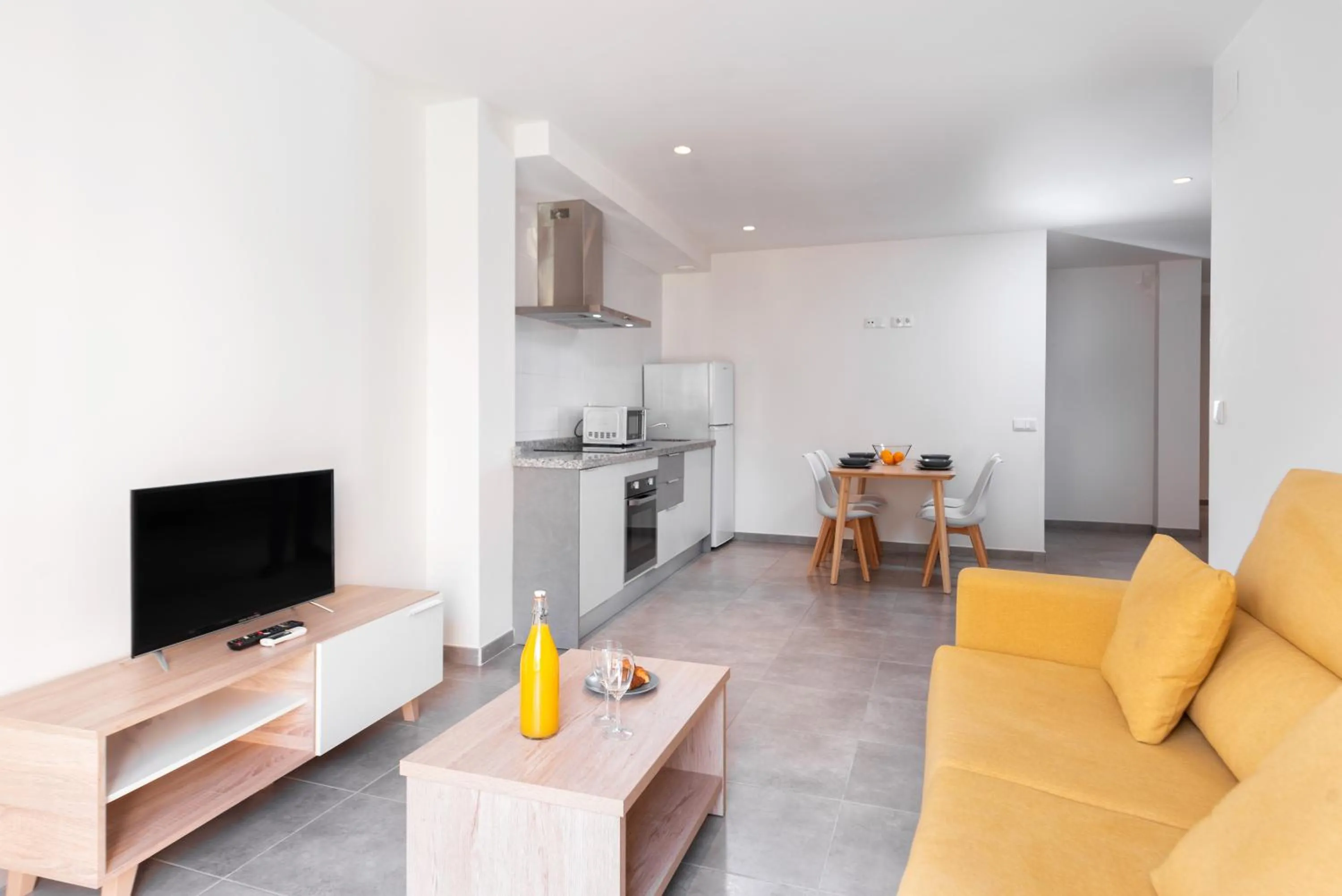 Kitchen or kitchenette in Apartamentos Quijano by Be Alicante