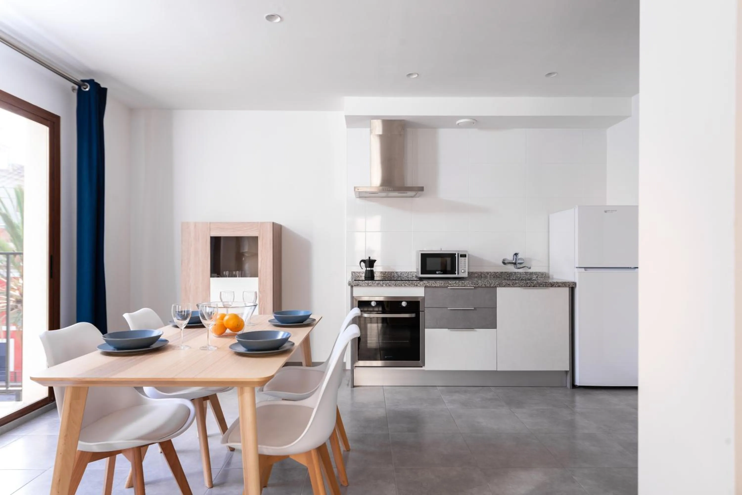 Kitchen or kitchenette in Apartamentos Quijano by Be Alicante