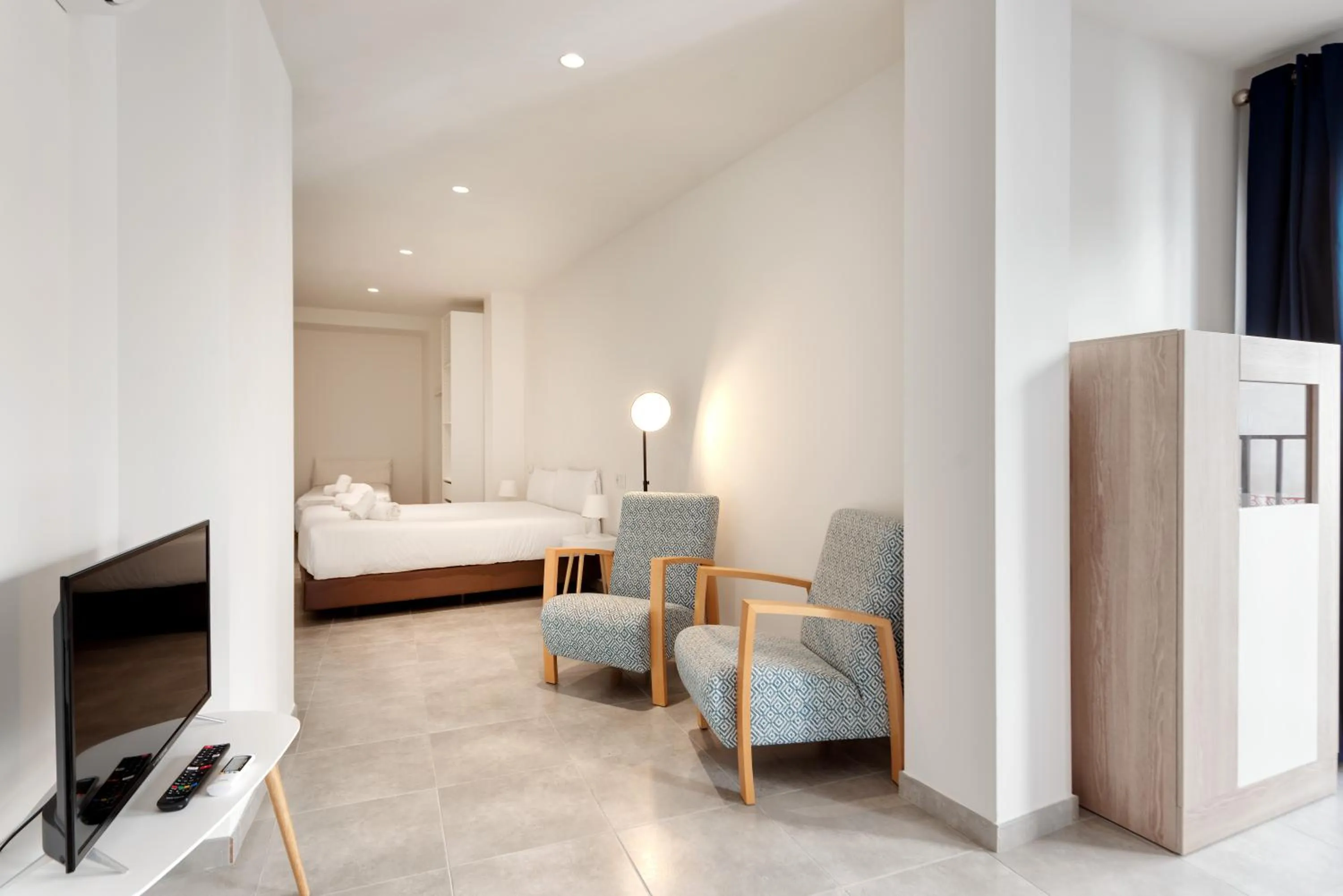 Photo of the whole room, Bed in Apartamentos Quijano by Be Alicante