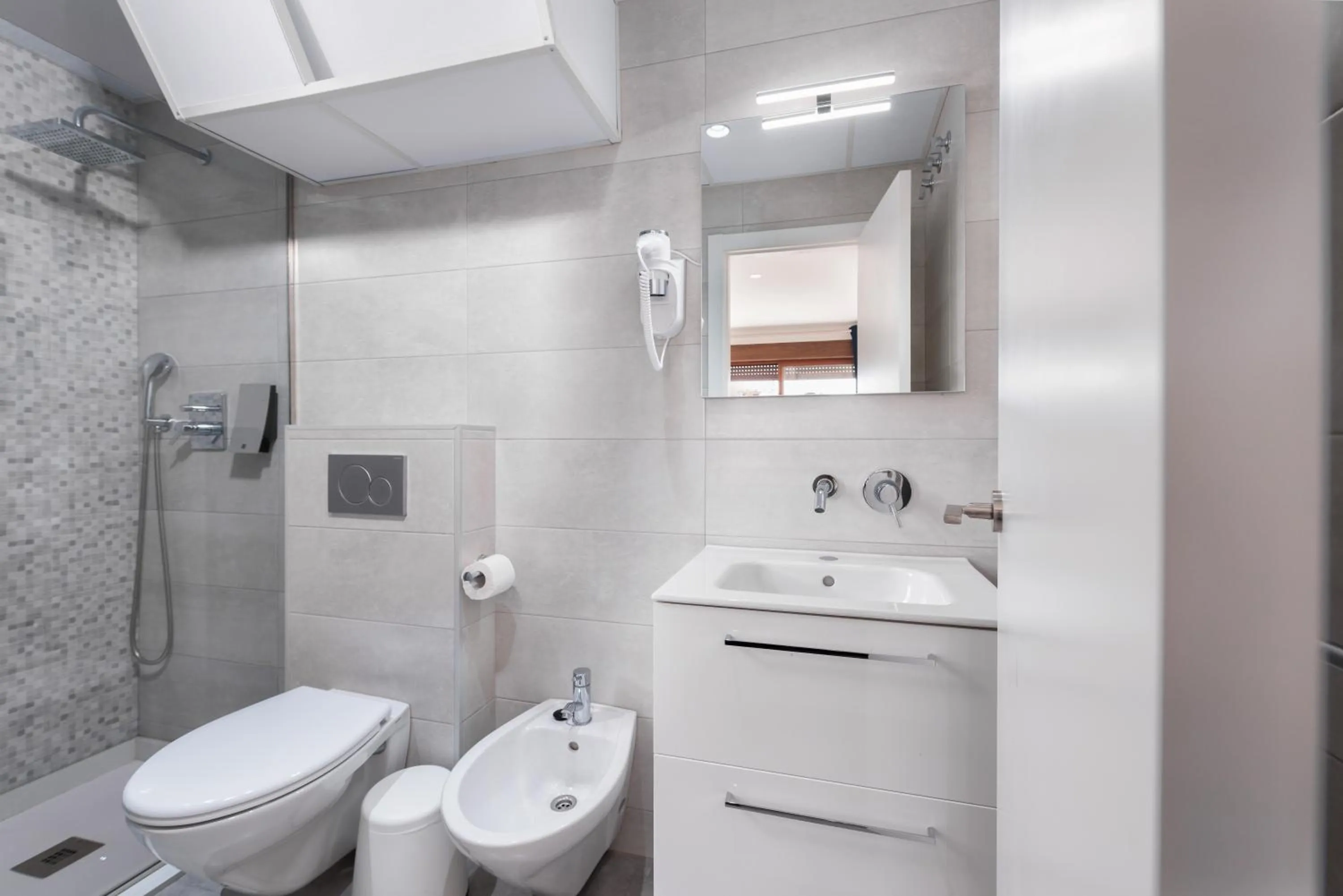 Bathroom in Apartamentos Quijano by Be Alicante