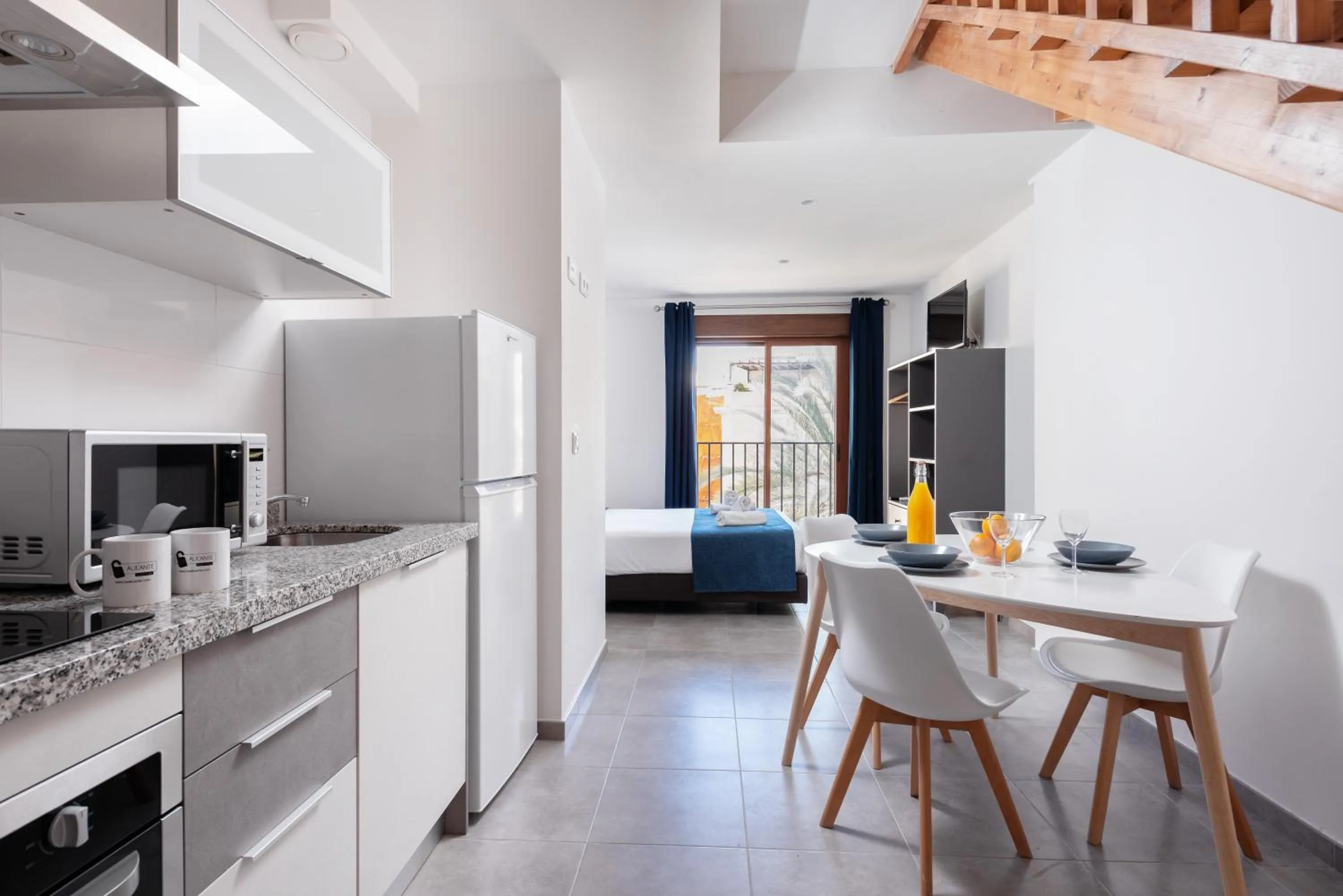 Kitchen or kitchenette in Apartamentos Quijano by Be Alicante