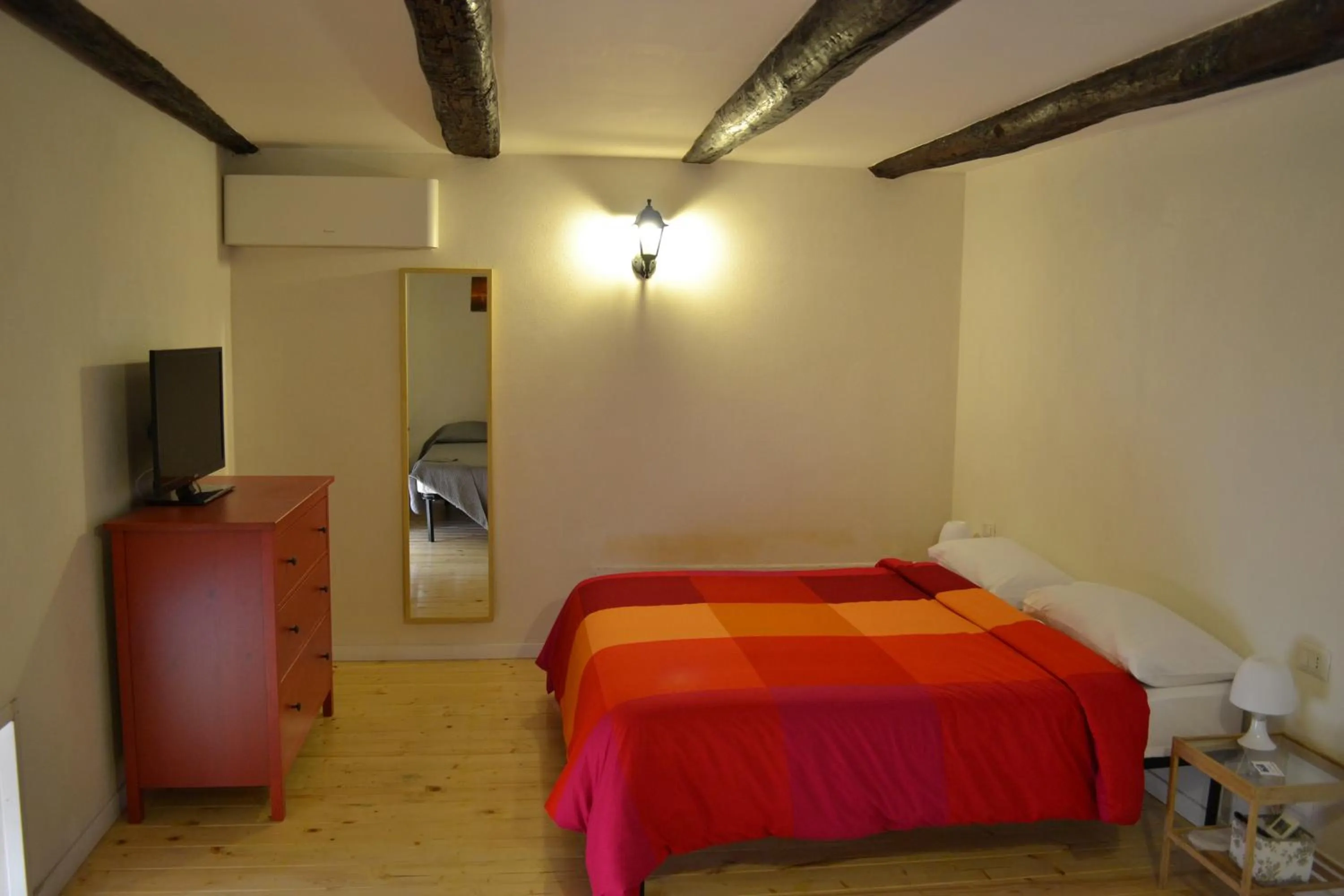 Bedroom, Bed in Monaciello