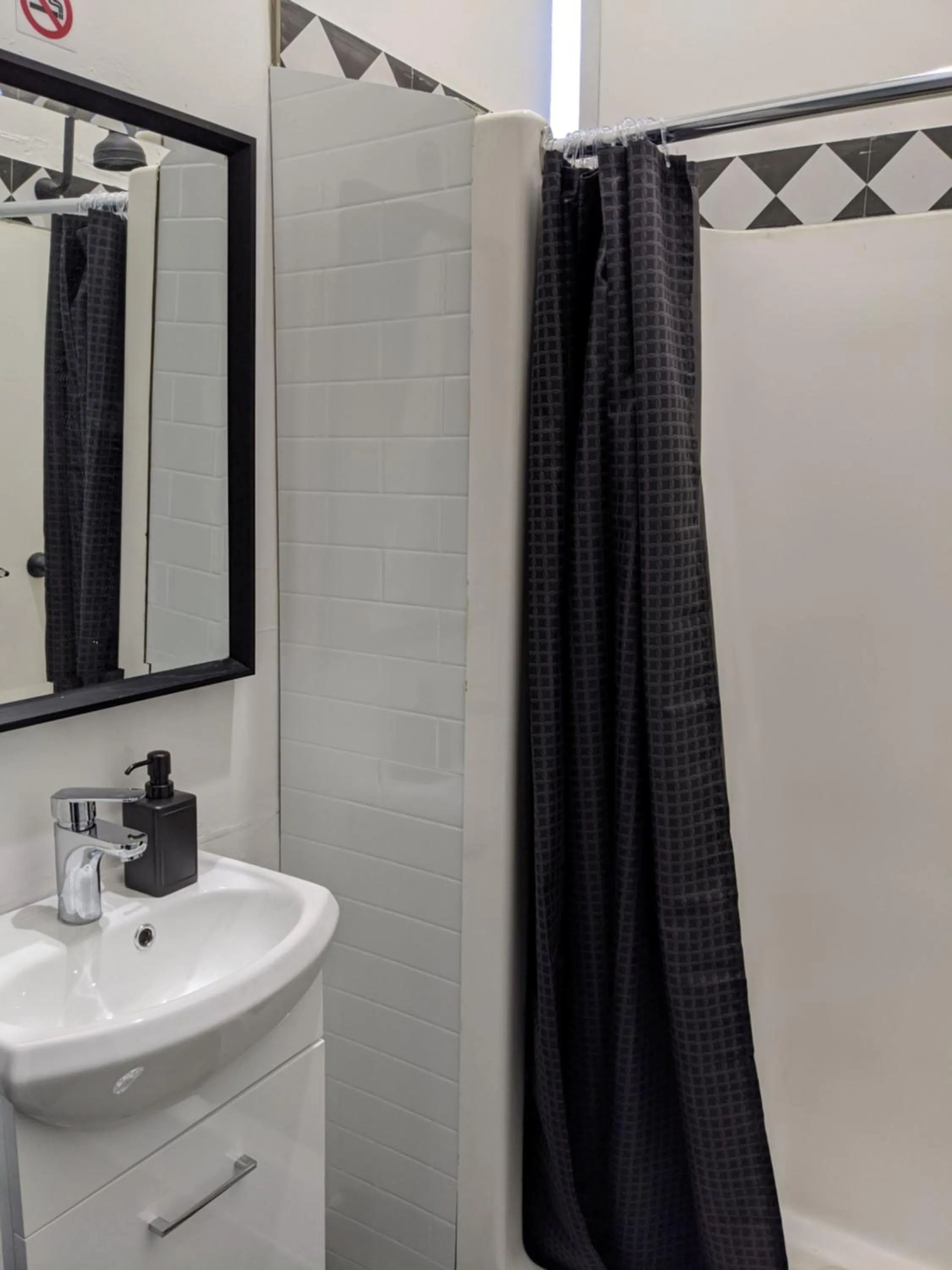 Shower in Queen Victoria Hostel