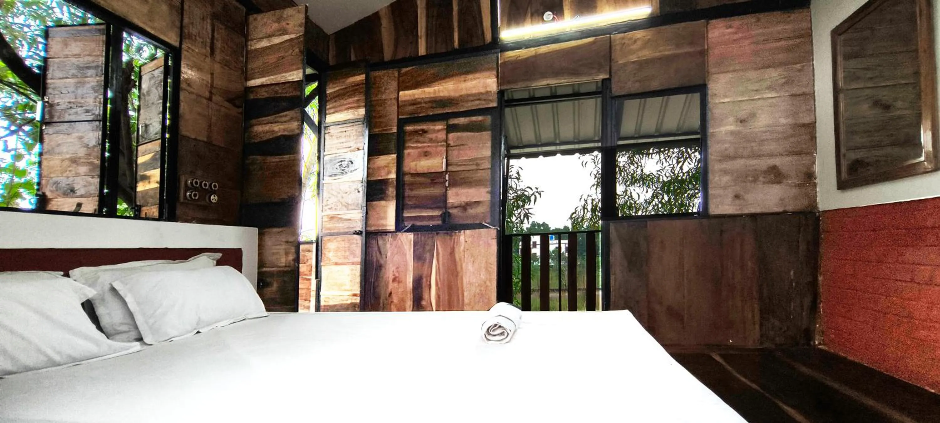 Bed in Panchobon Art Resort