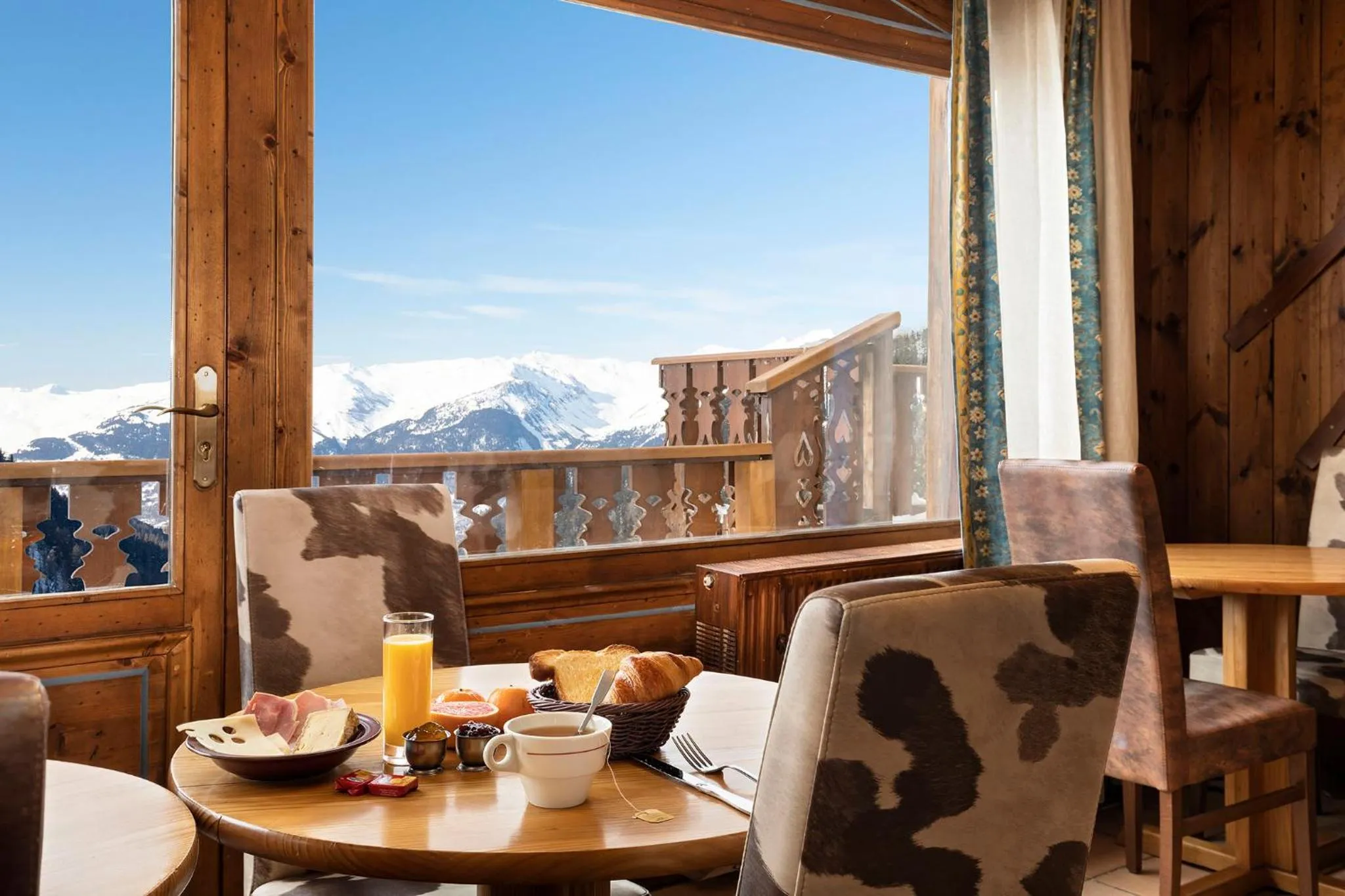 Breakfast in Hôtel Les Balcons Village