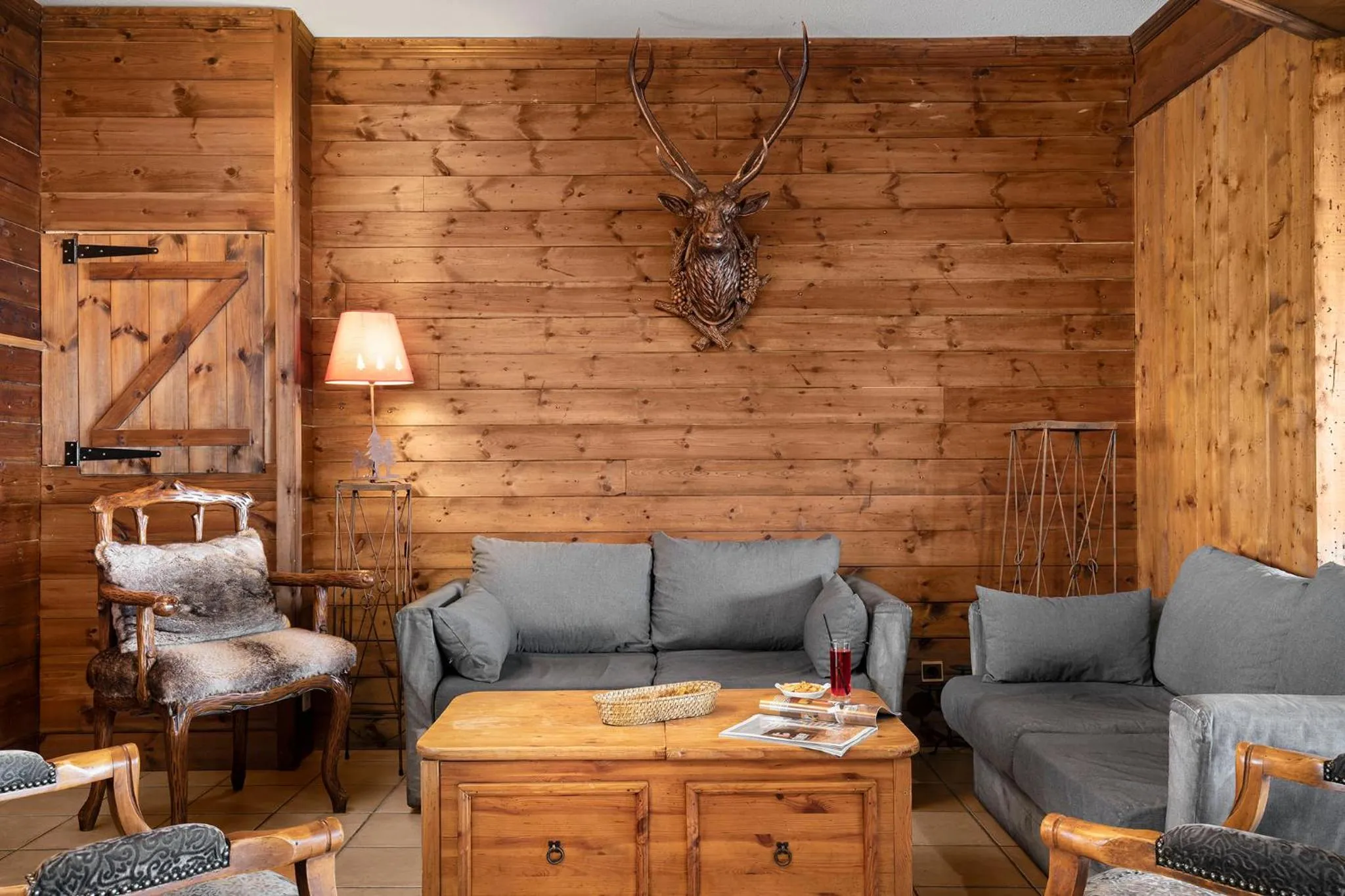 Lounge or bar in Hôtel Les Balcons Village