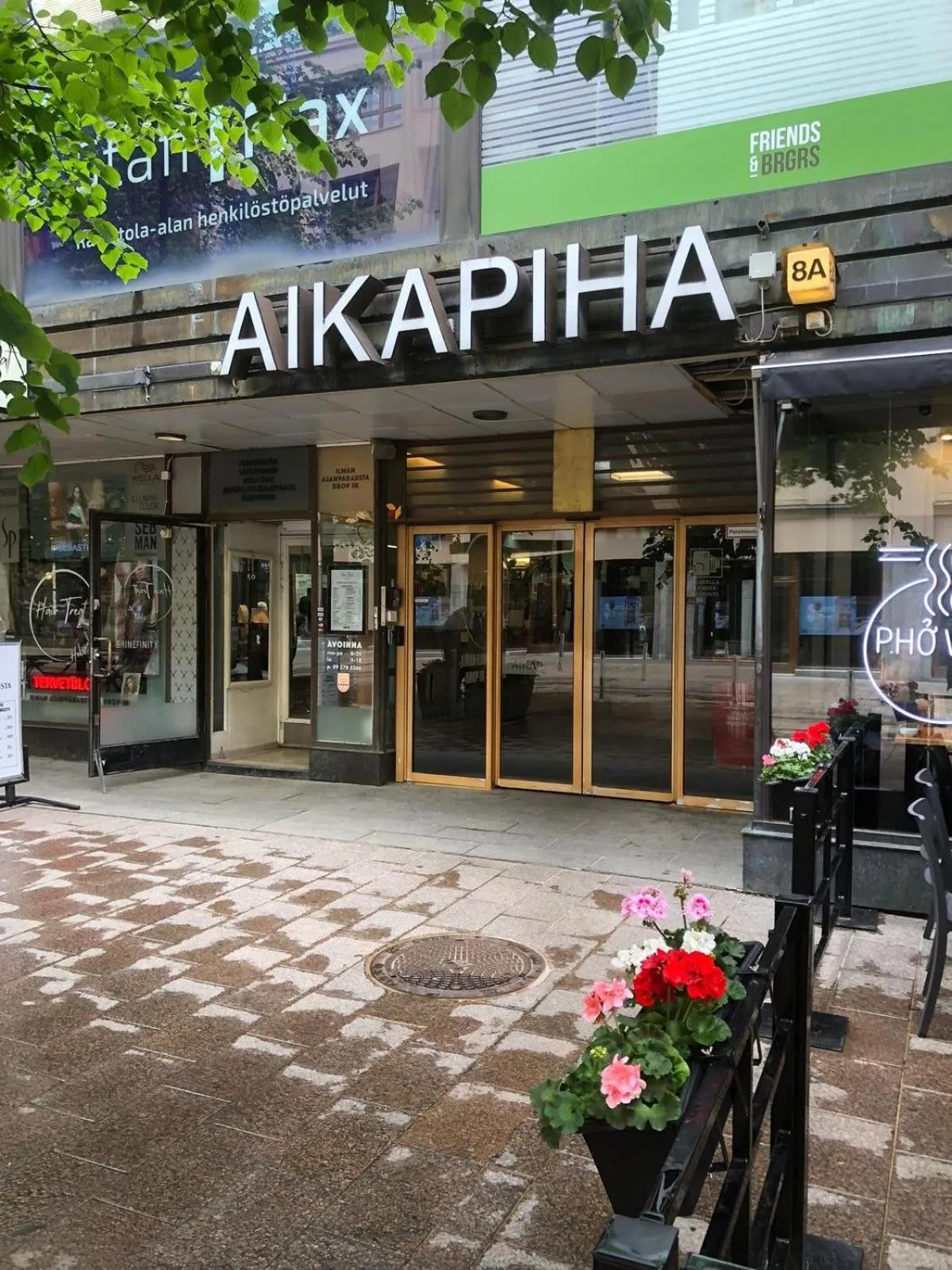 Facade/entrance in Aikatalo Hostel Helsinki