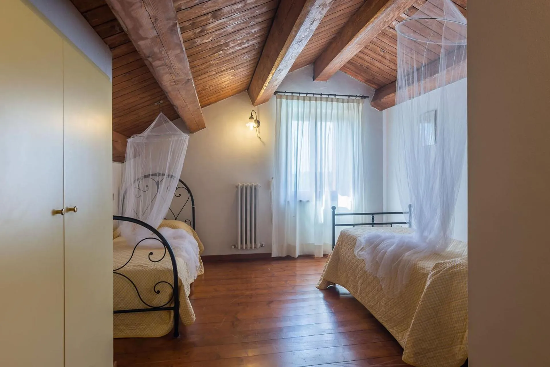 Photo of the whole room, Bed in Casa Rossa