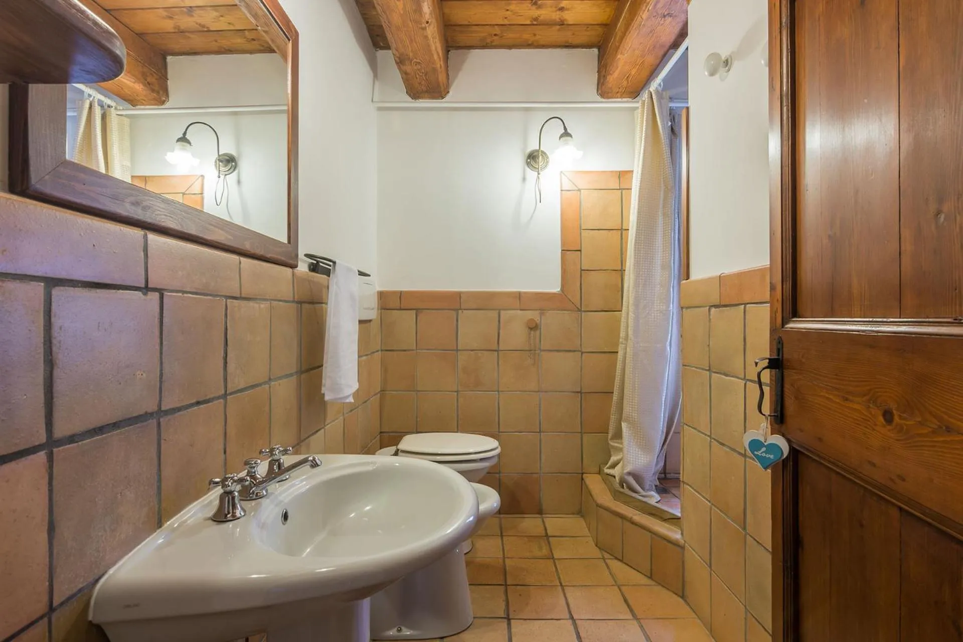 Shower in Casa Rossa