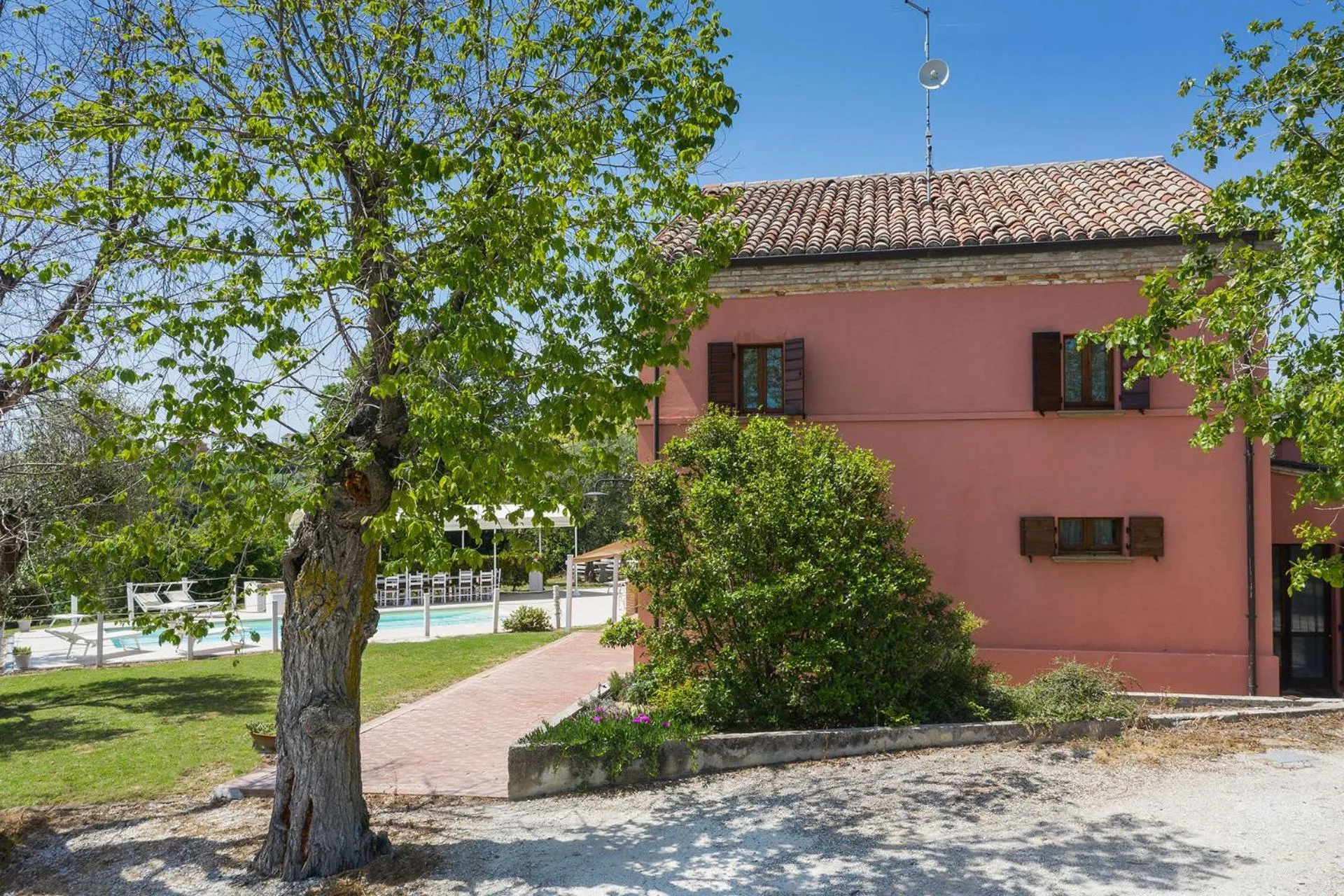 Property building in Casa Rossa