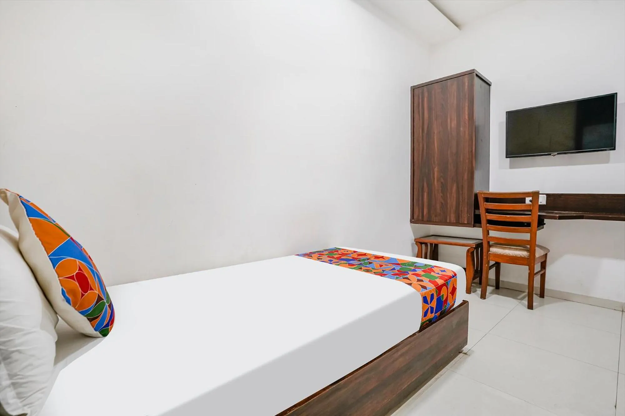 Bed in FabHotel Elvis Inn - Nr Mumbai International Airport