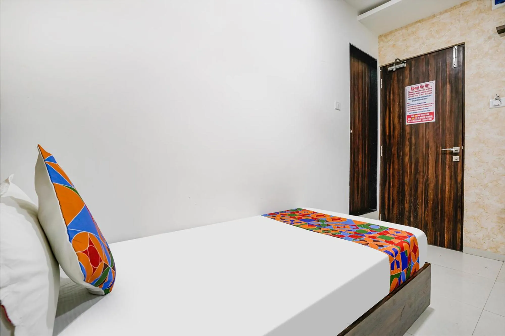 Bed in FabHotel Elvis Inn - Nr Mumbai International Airport