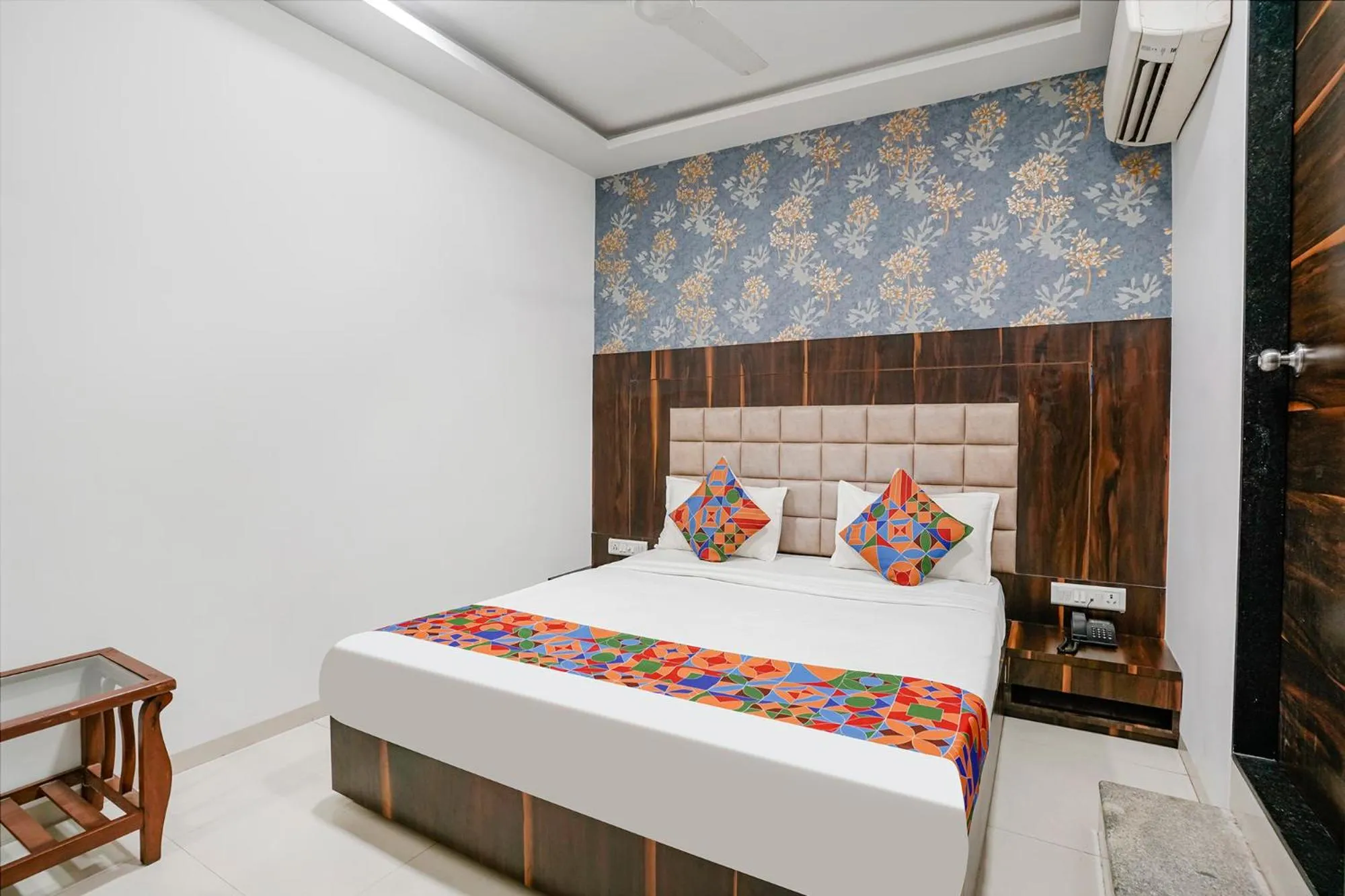 Bed in FabHotel Elvis Inn - Nr Mumbai International Airport