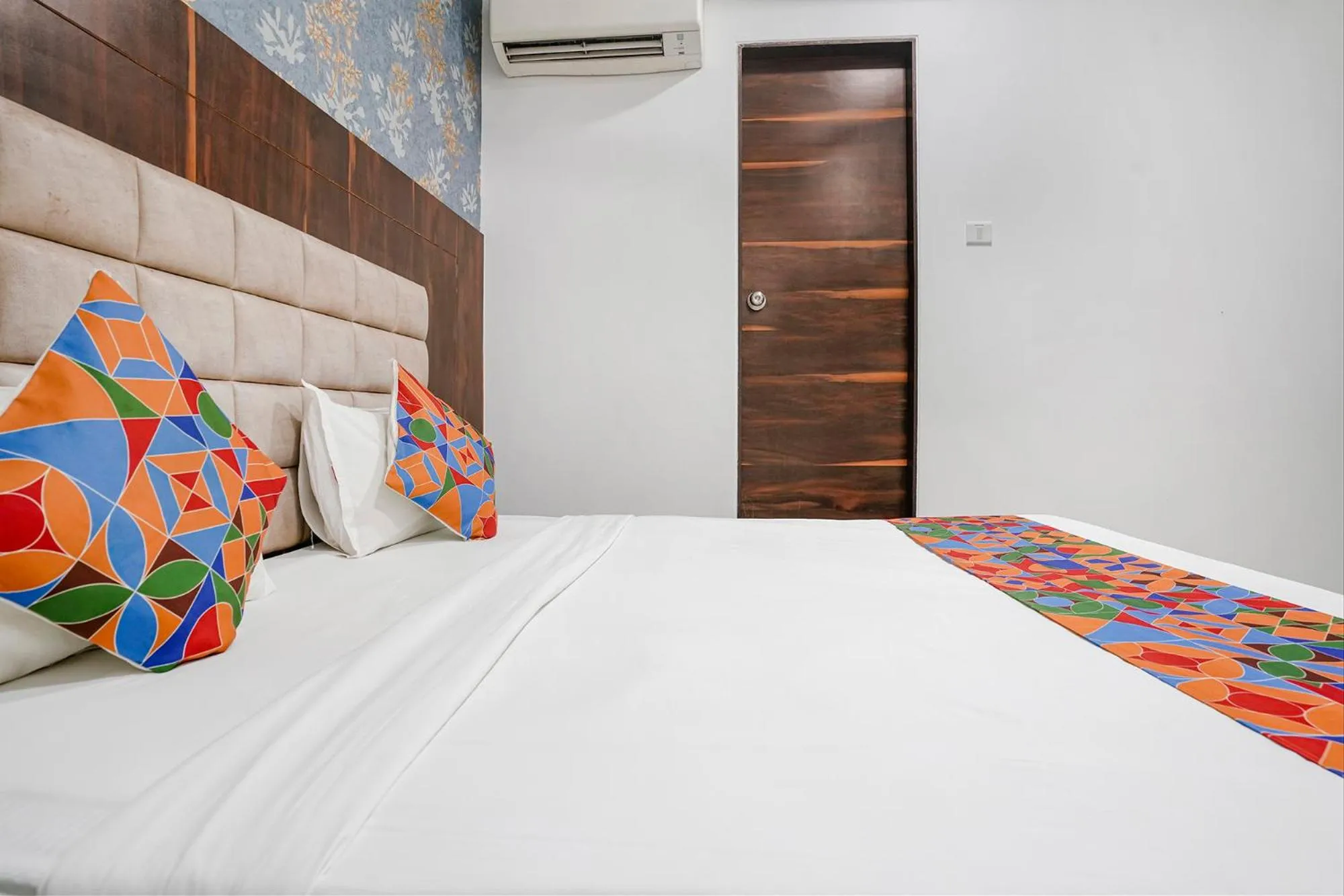 Bed in FabHotel Elvis Inn - Nr Mumbai International Airport