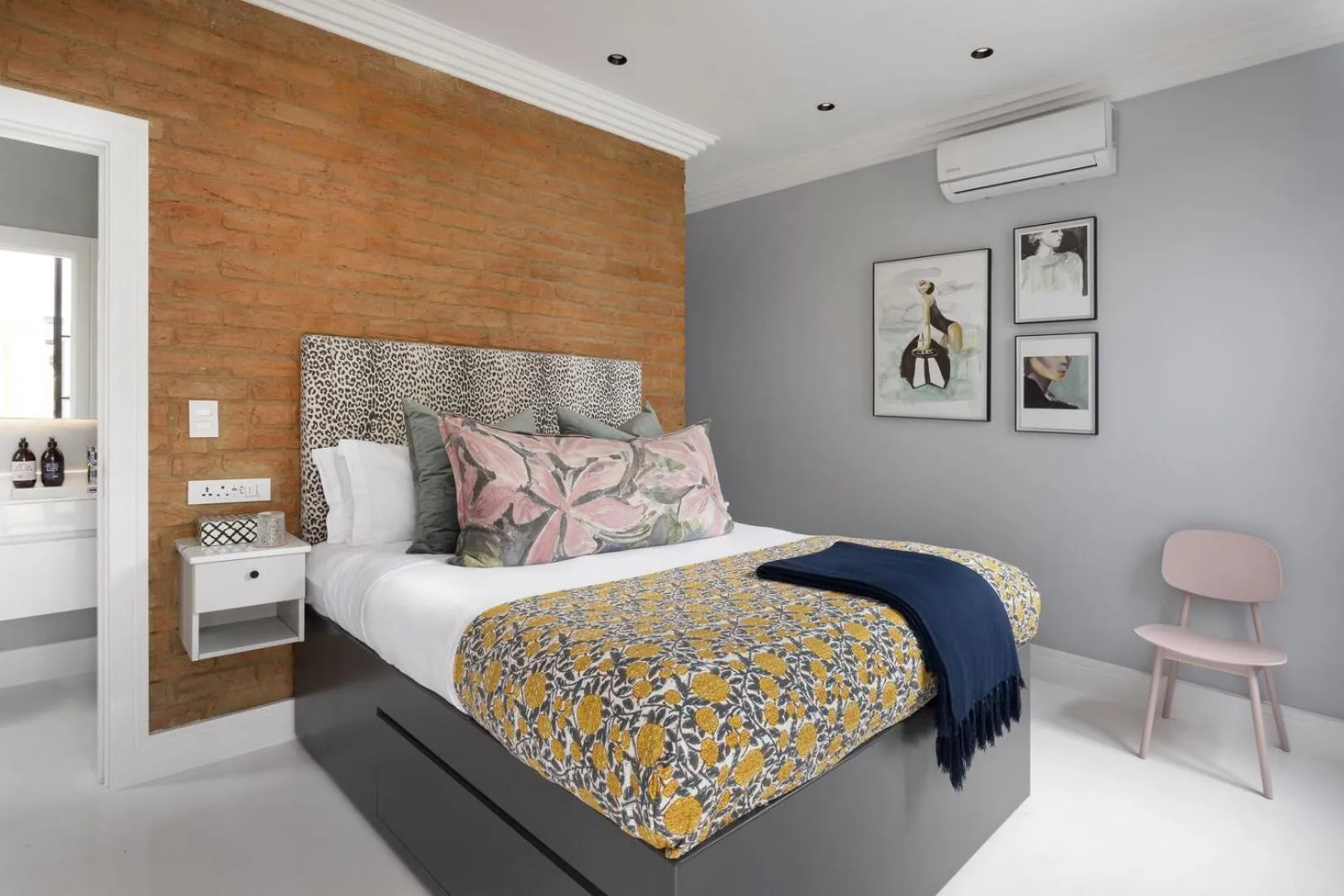 Bed in Pineapple House Boutique Hotel