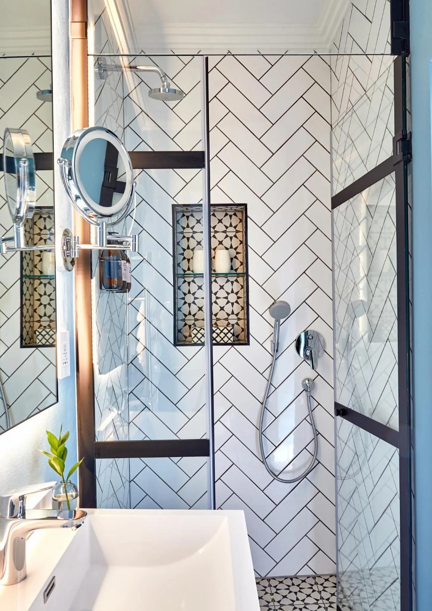 Shower in Pineapple House Boutique Hotel