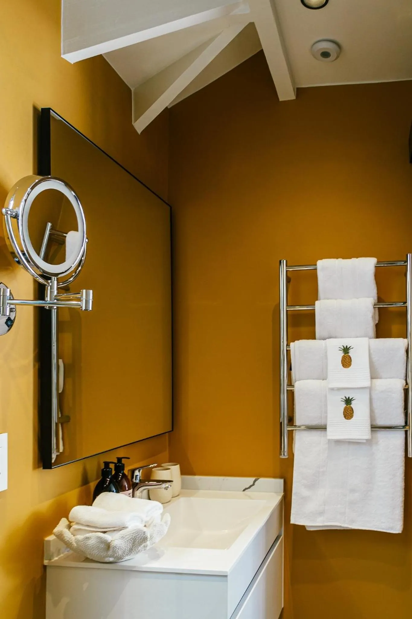 Bathroom in Pineapple House Boutique Hotel