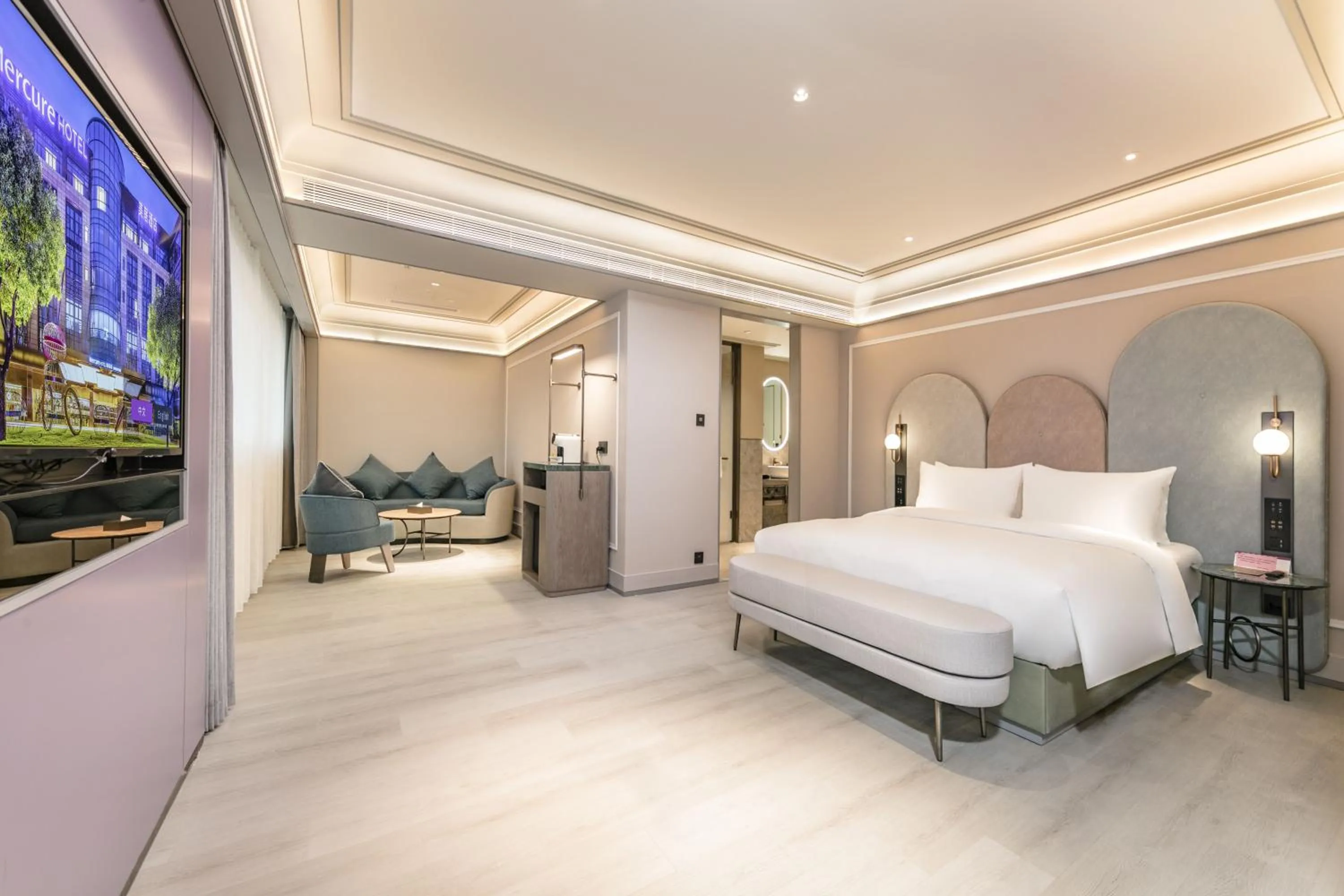 Photo of the whole room, Bed in Mercure Fuzhou Downtown